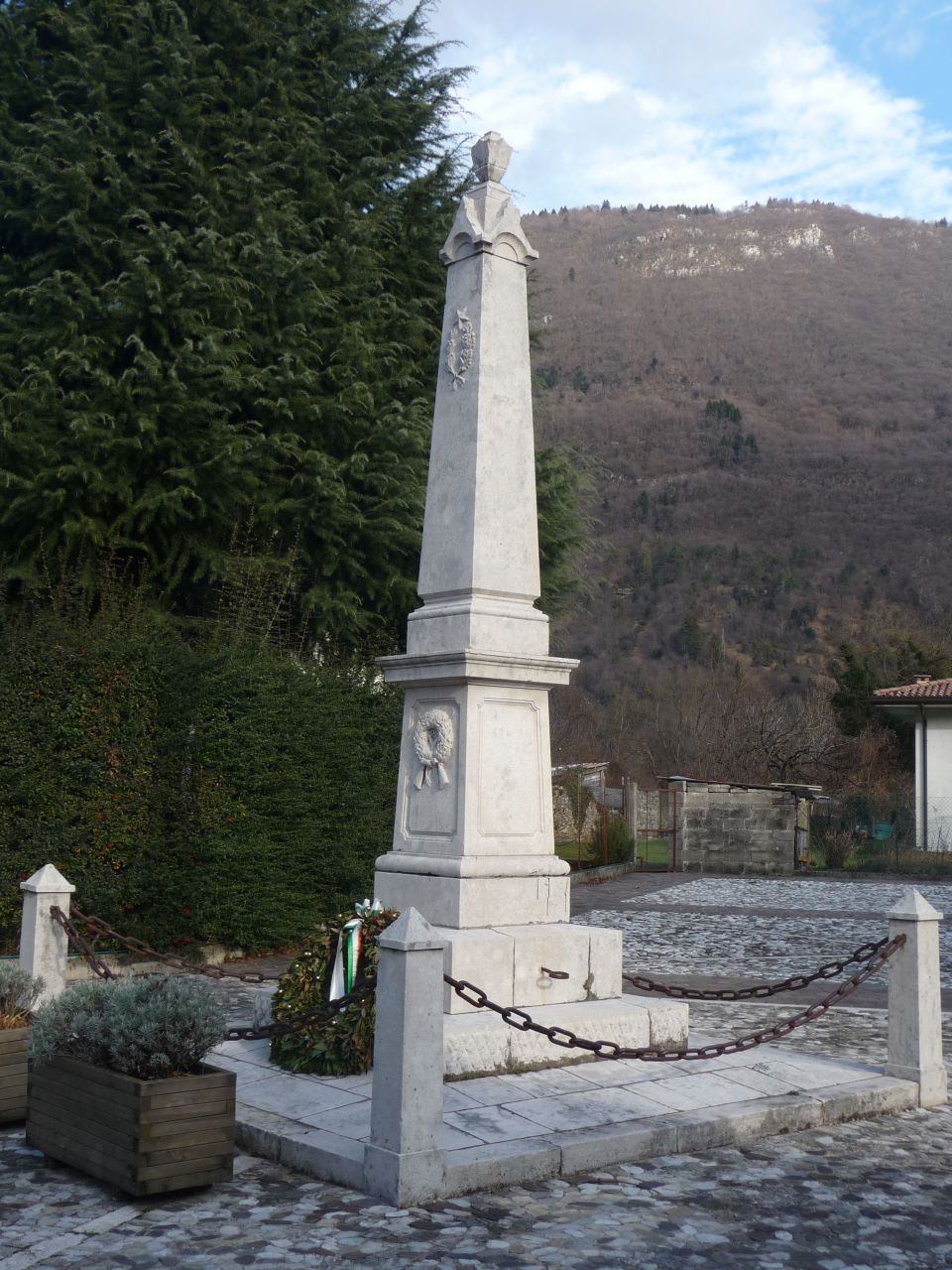 soggetto assente (monumento ai caduti - ad obelisco, opera isolata) - ambito friulano (inizio/ metà XX)