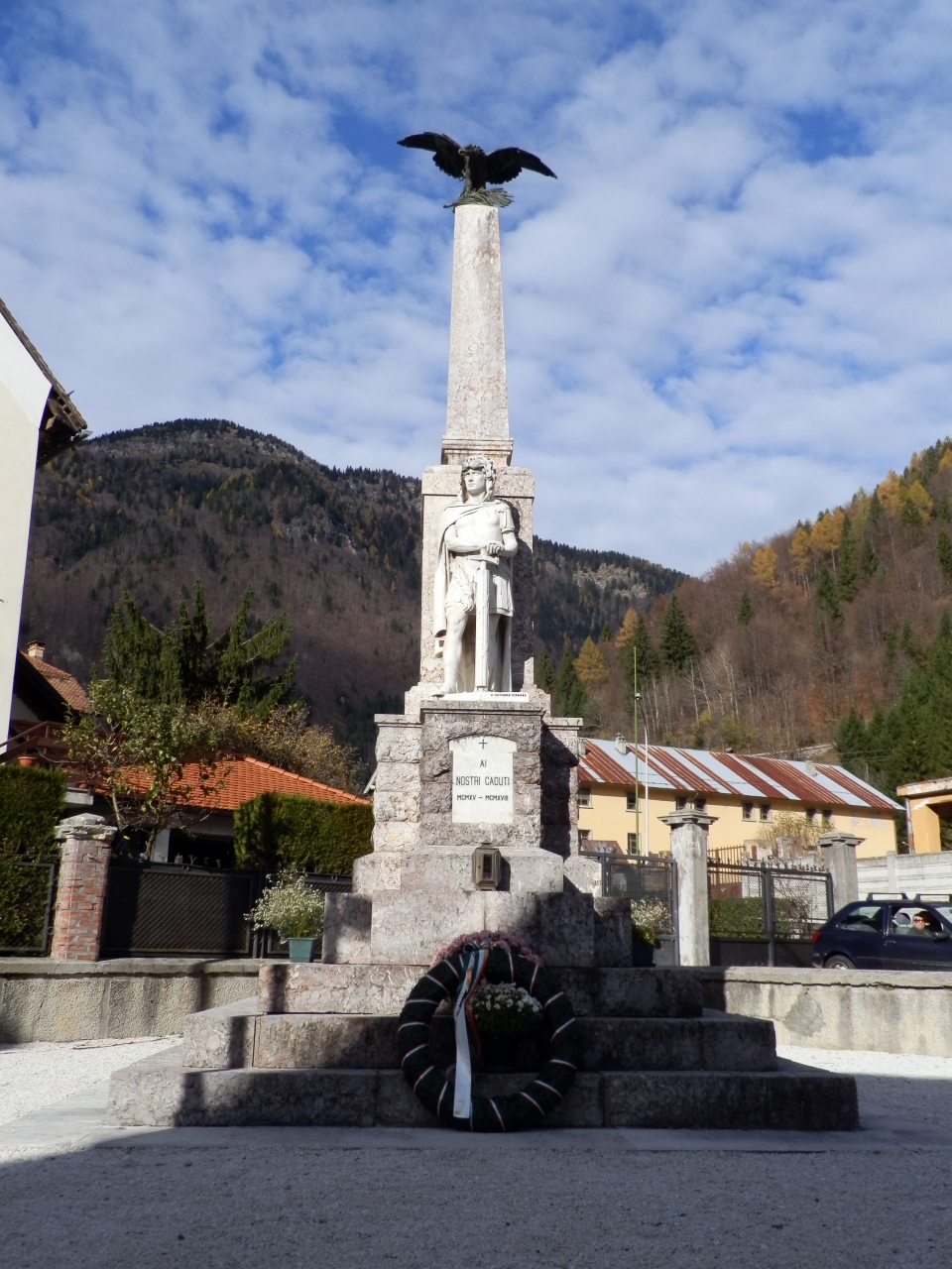 allegoria della Vittoria come aquila, allegoria del soldato come eroe antico (monumento ai caduti - ad obelisco, opera isolata) di Pochero Celeste (attribuito) (prima metà XX)