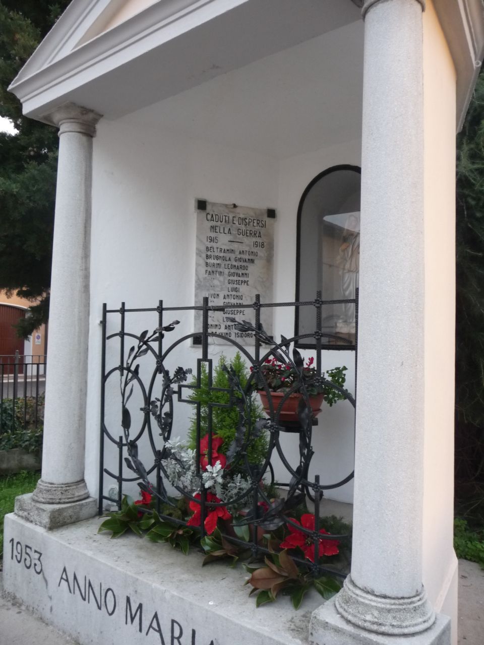 soggetto assente (lapide commemorativa ai caduti, opera isolata) - manifattura friulana (inizio/ metà XX)
