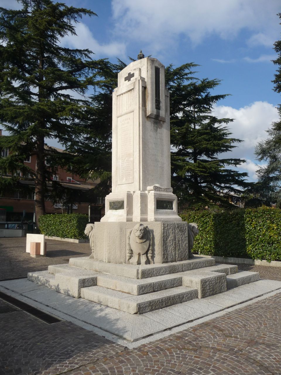 animali predatori (Leone) (monumento ai caduti - ad obelisco, opera isolata) - ambito friulano (XX)