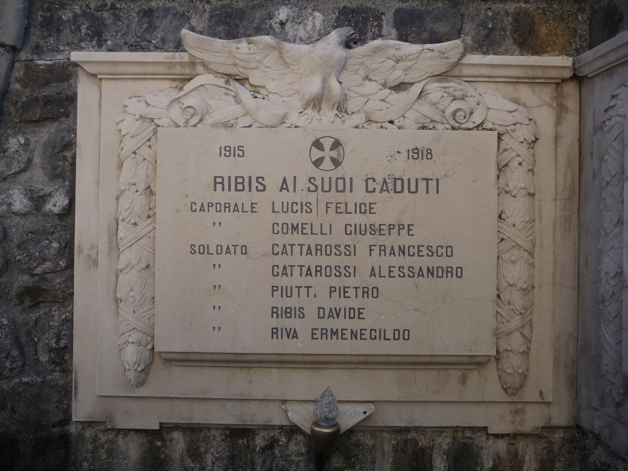 allegoria della Vittoria come aquila (lapide commemorativa ai caduti, opera isolata) - ambito friulano (inizio/ metà XX)