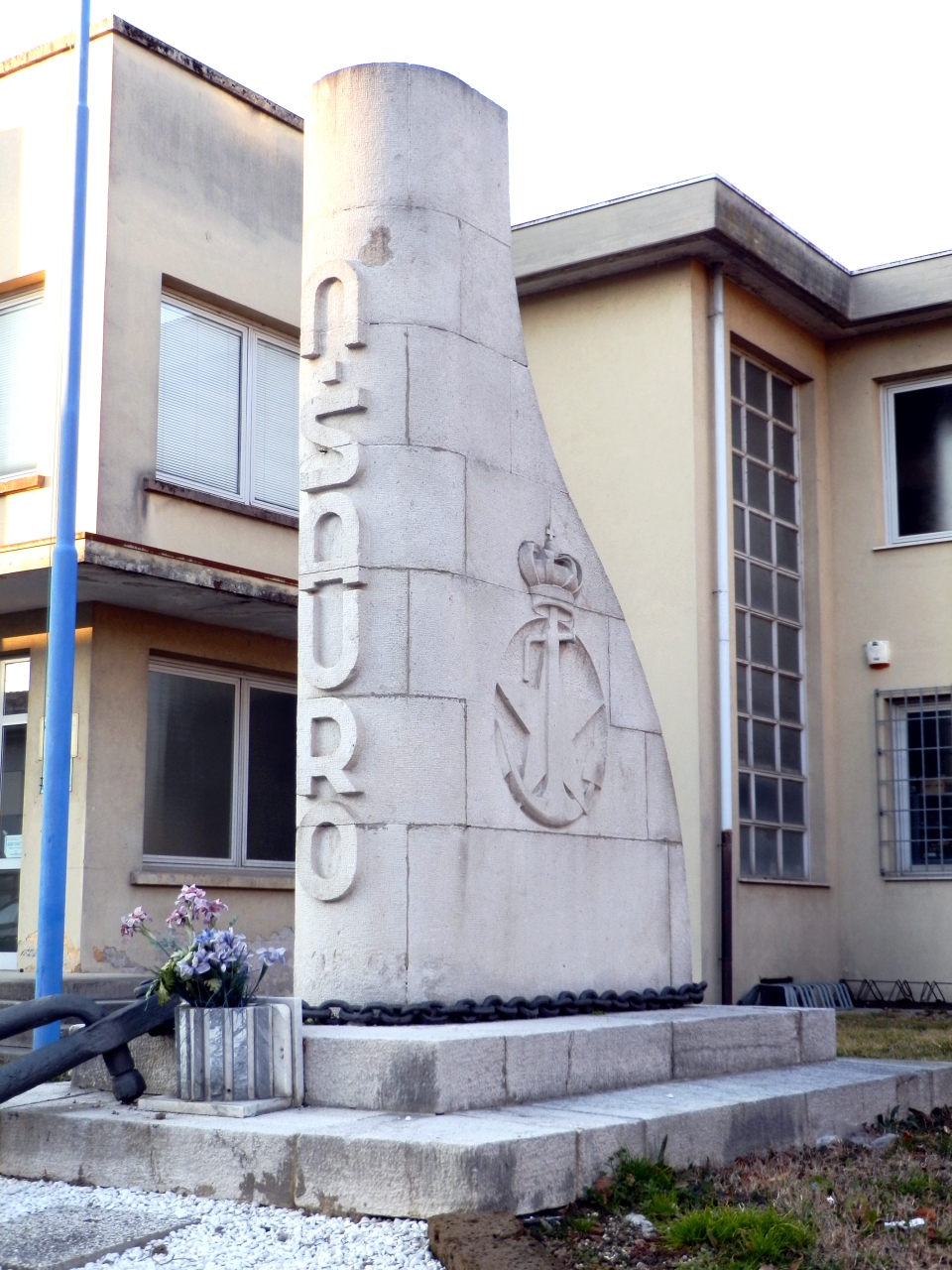 Monumento a Nazario Sauro, soggetto assente (monumento ai caduti - a cippo, opera isolata) - ambito militare italiano (prima metà XX)