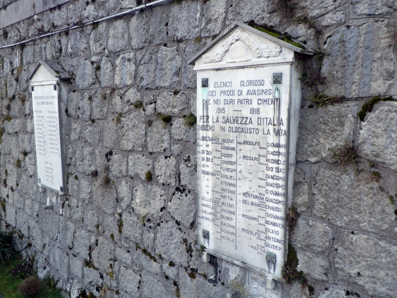 soggetto assente (lapide commemorativa ai caduti, coppia) - ambito friulano (prima metà XX)