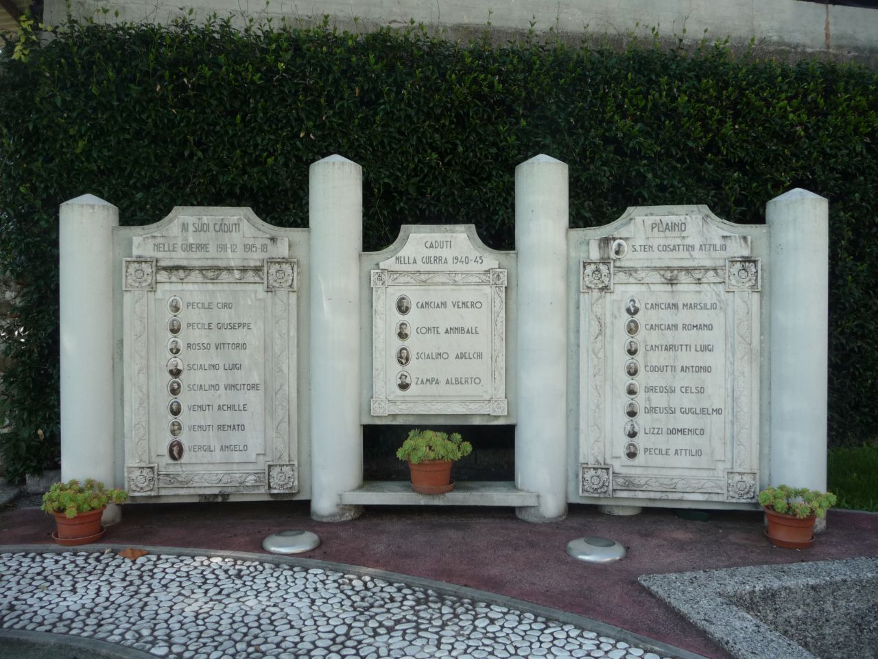 soggetto assente (lapide commemorativa ai caduti, serie) di Rizzotti Bartolomeo (attribuito) (inizio/ metà XX)