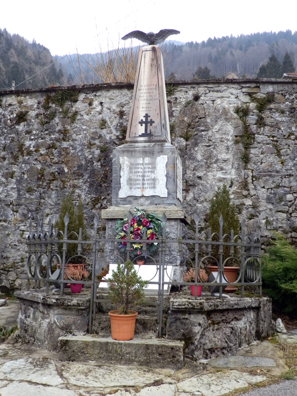 allegoria della Vittoria come aquila (monumento ai caduti - ad obelisco, opera isolata) - ambito friulano (prima metà XX)