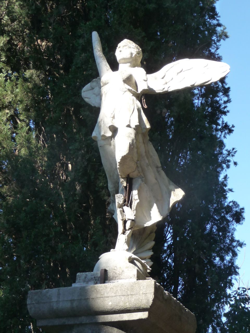 allegoria della Vittoria (monumento ai caduti - a colonna, opera isolata) - ambito Italia settentrionale (inizio/ metà XX)
