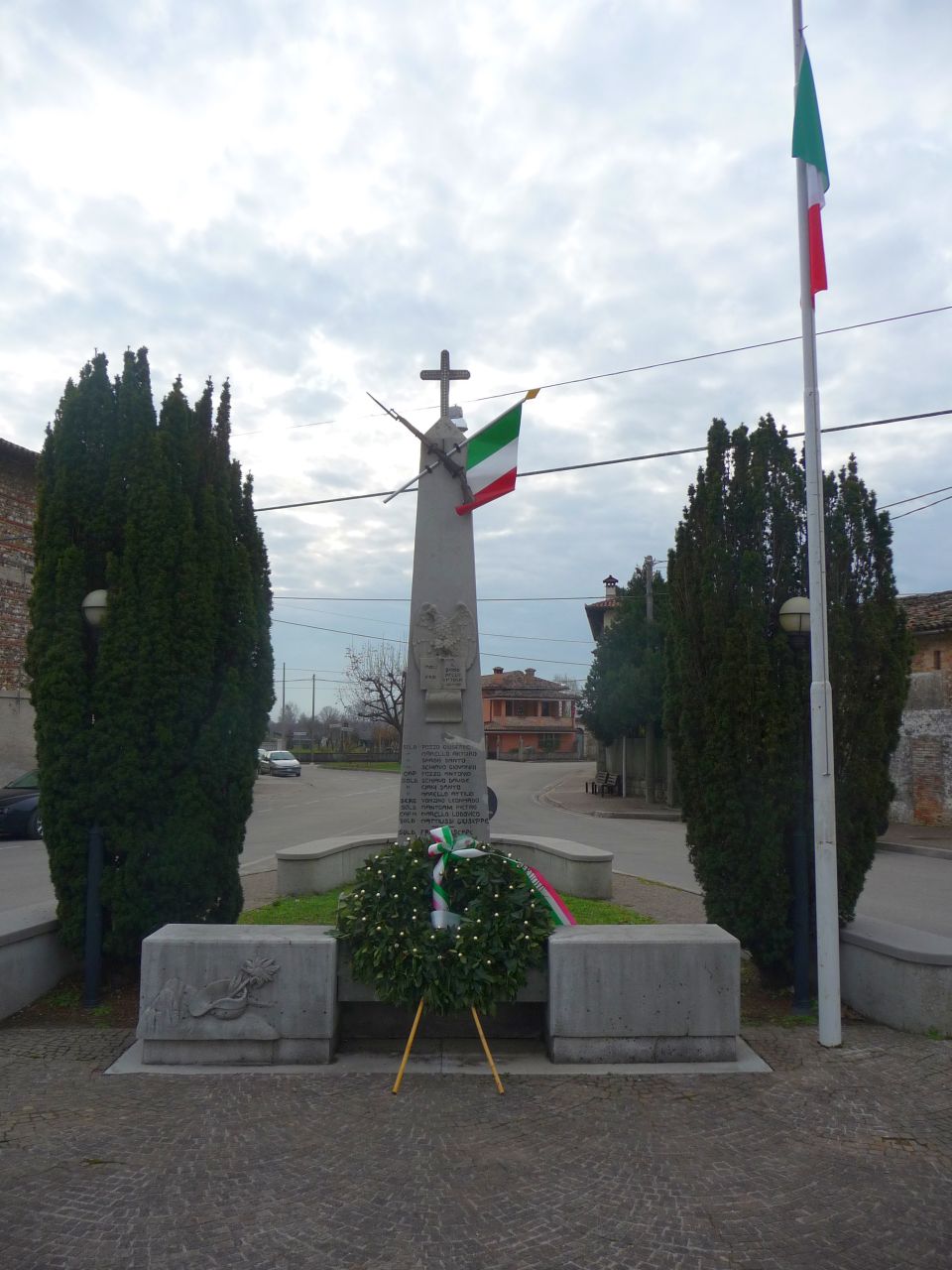 Il bacio della Vittoria, allegoria della Vittoria come aquila, tropaion (monumento ai caduti - ad obelisco, opera isolata) - ambito friulano (primo quarto XX)