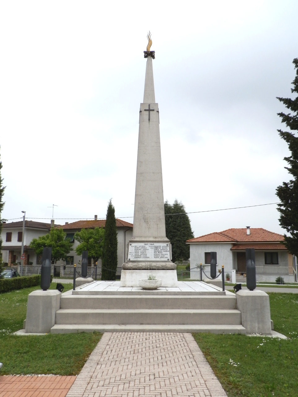 soggetto assente (monumento ai caduti - ad obelisco, opera isolata) - ambito veneto-friulano (prima metà XX)