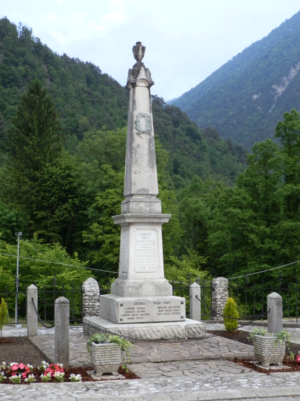 soggetto assente (monumento ai caduti - ad obelisco, opera isolata) - ambito carnico (prima metà XX)