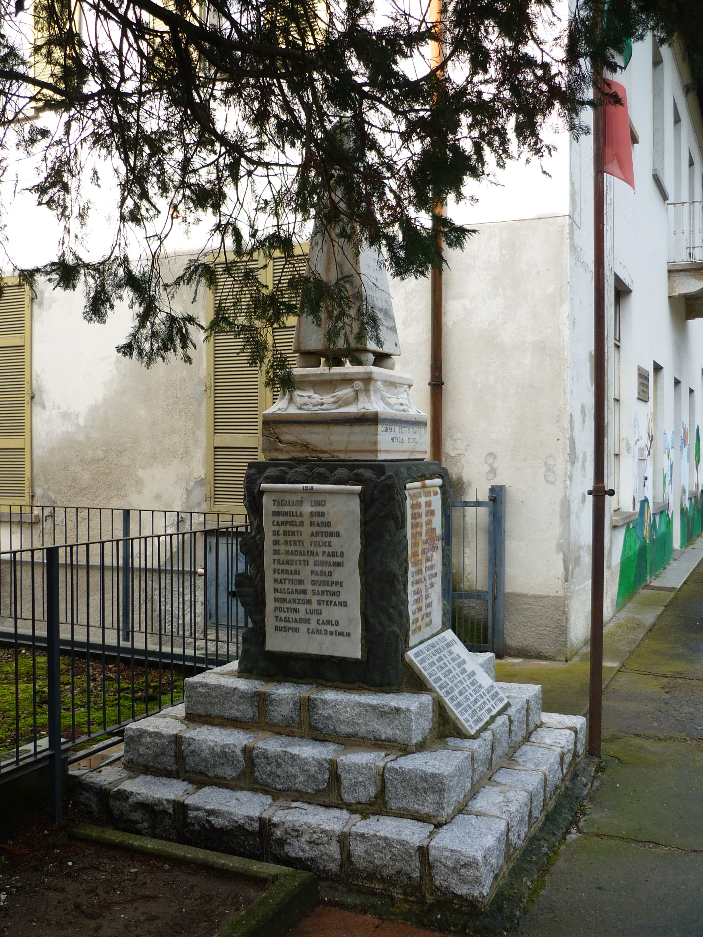 monumento ai caduti - ad obelisco, opera isolata - ambito italiano (sec. XX)