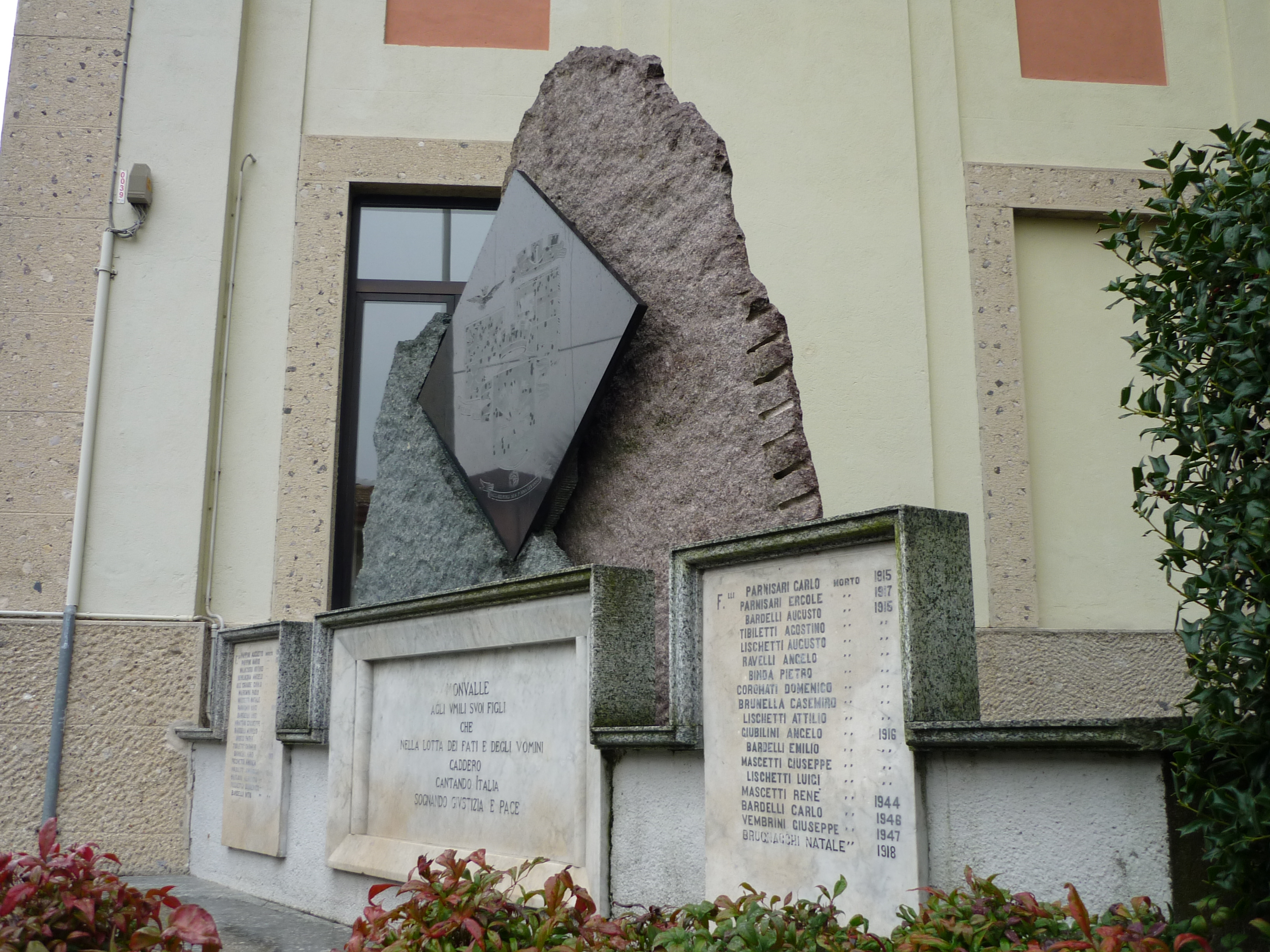 monumento ai caduti - a lapide, opera isolata - ambito italiano (sec. XX, sec. XXI)