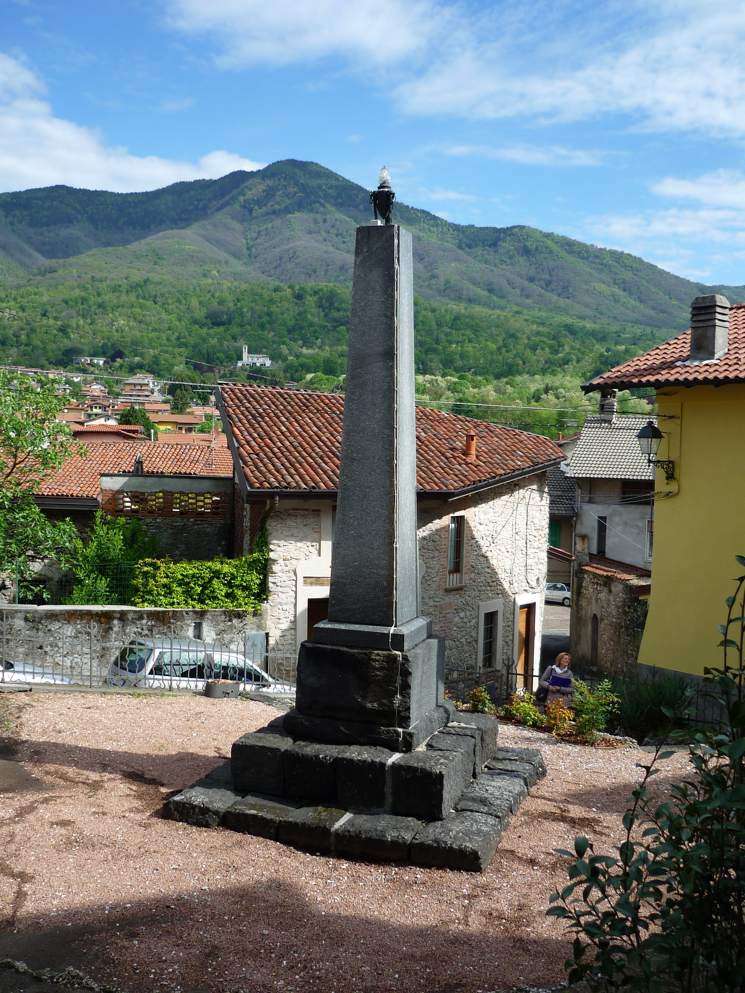 monumento ai caduti - ad obelisco, opera isolata - ambito italiano (sec. XX)