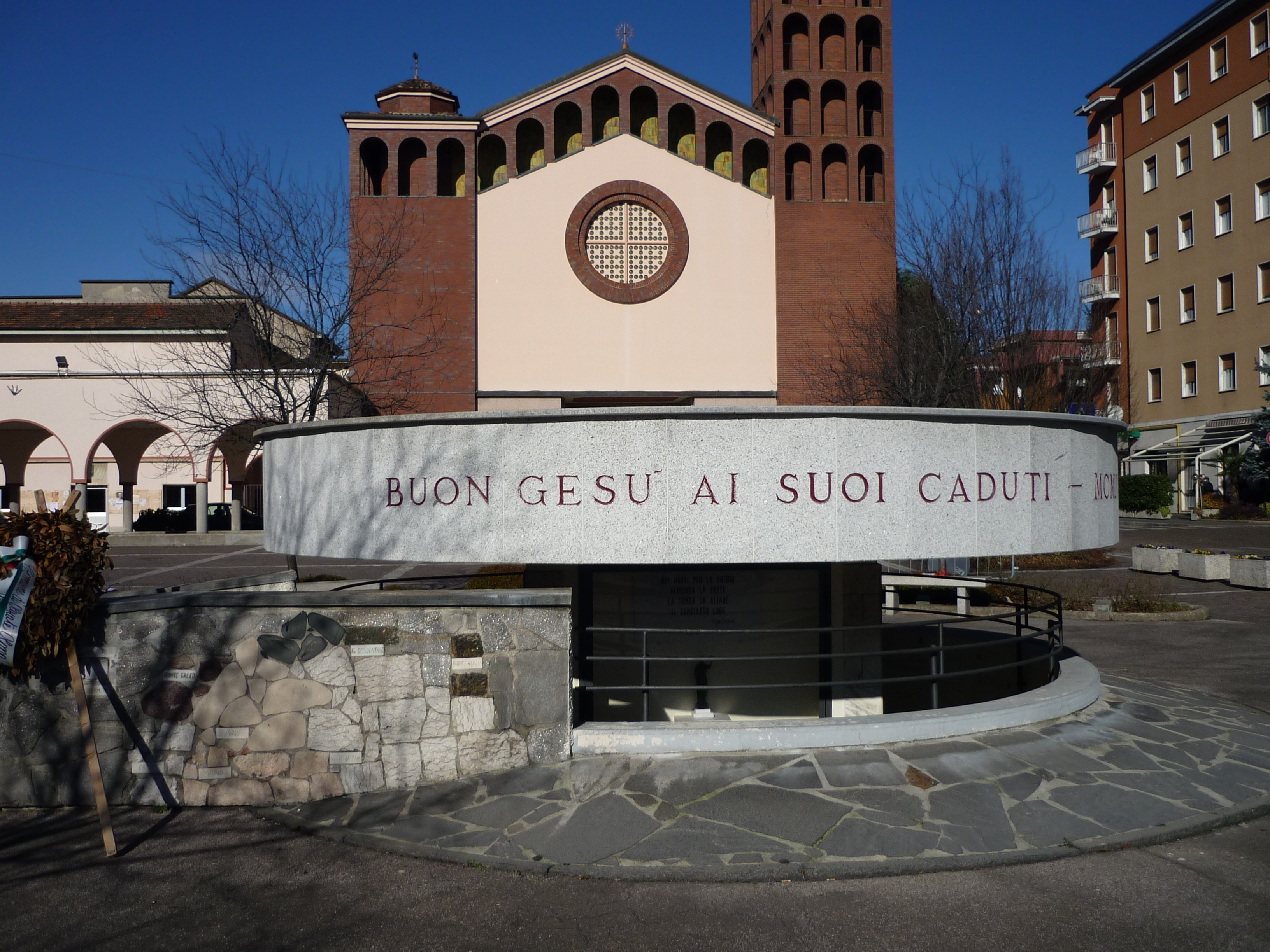 monumento ai caduti - a fontana, opera isolata di Mazzoni Bruno (sec. XX)