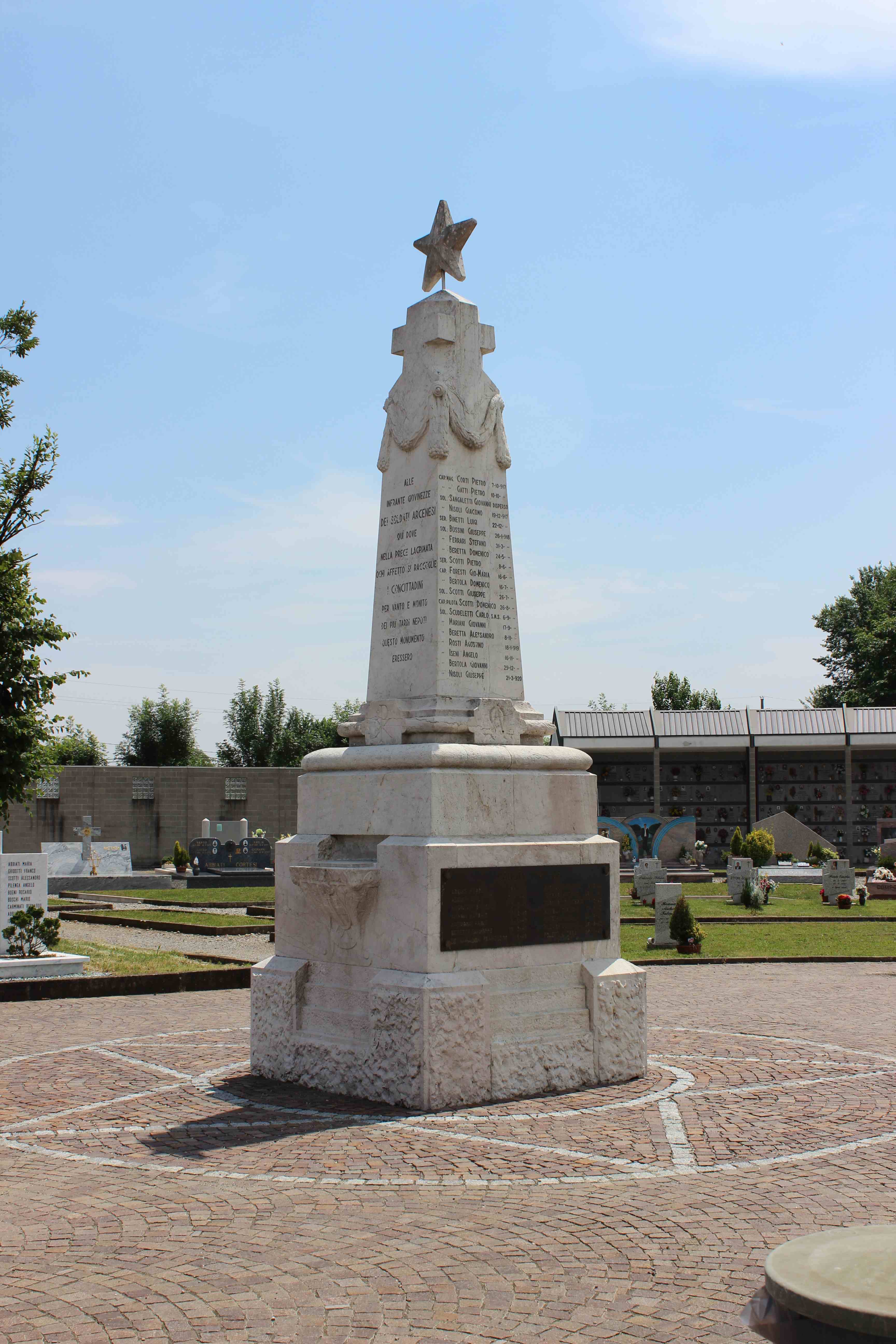 monumento ai caduti - ad obelisco, opera isolata di Vescovi Tobia (attribuito) (prima metà sec. XX)