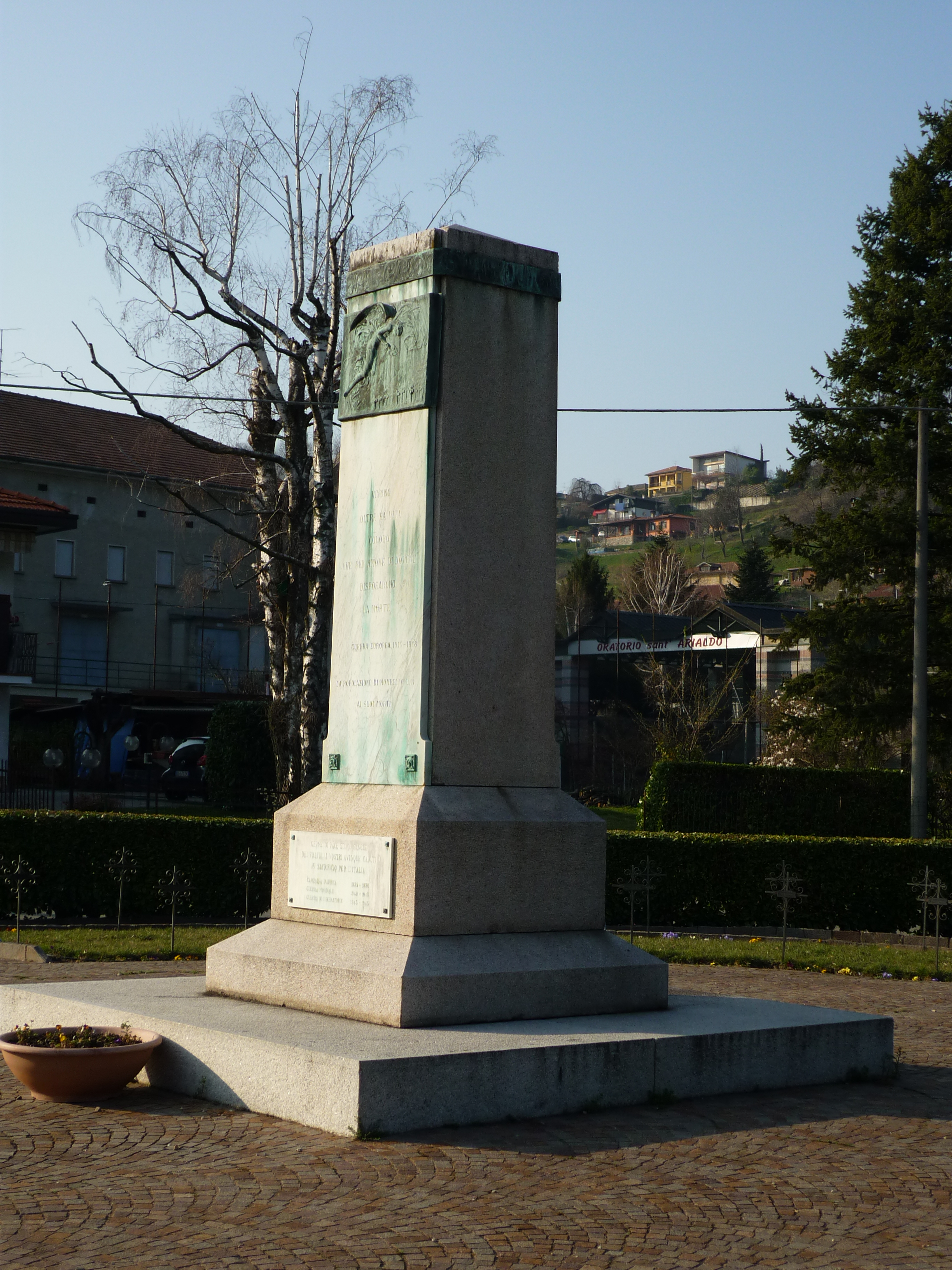allegoria della Vittoria (monumento ai caduti - a colonna spezzata, opera isolata) di Portaluppi Piero (sec. XX)