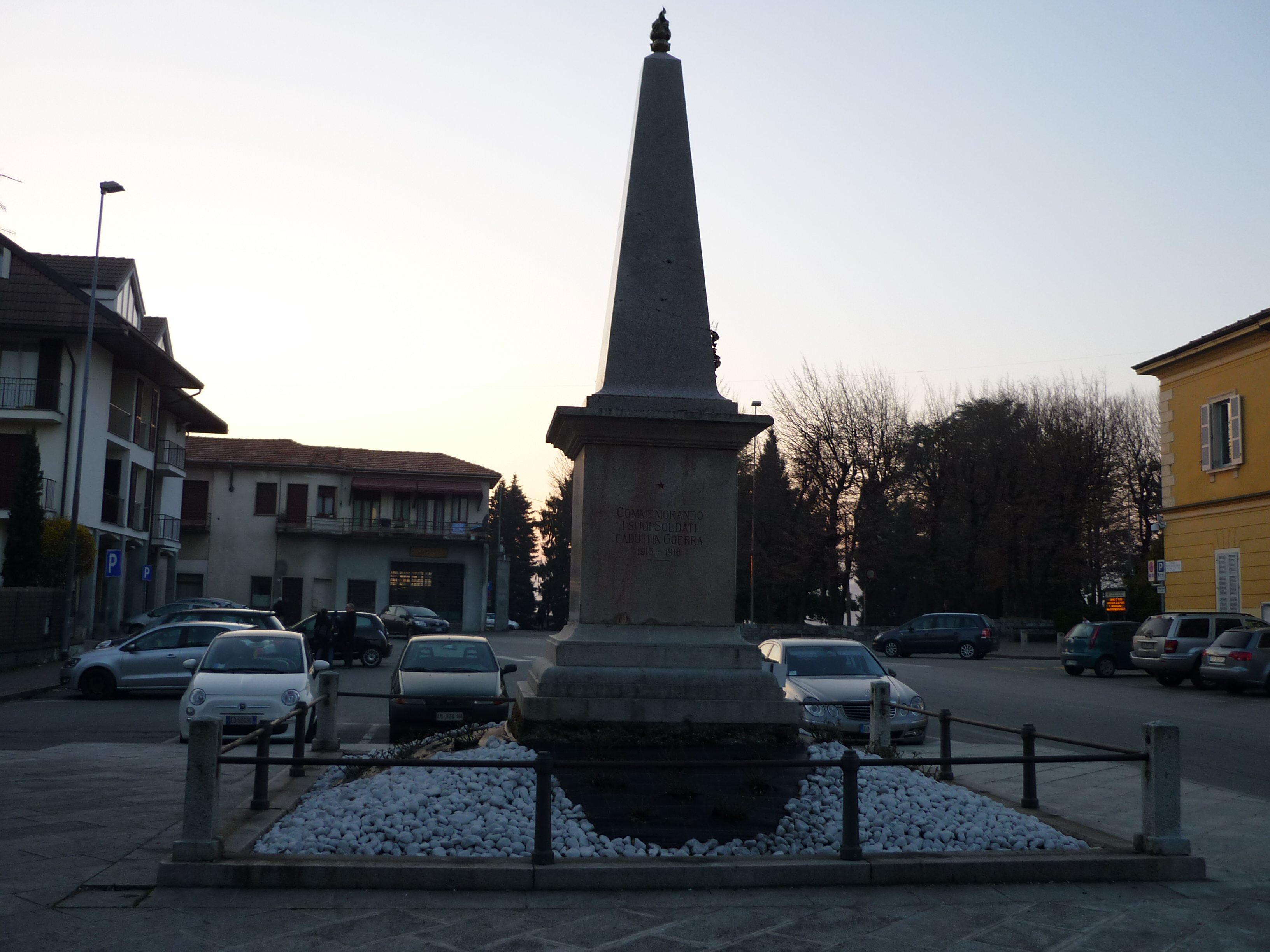 monumento ai caduti - ad obelisco, opera isolata di Cattaneo Giovanni (sec. XX)