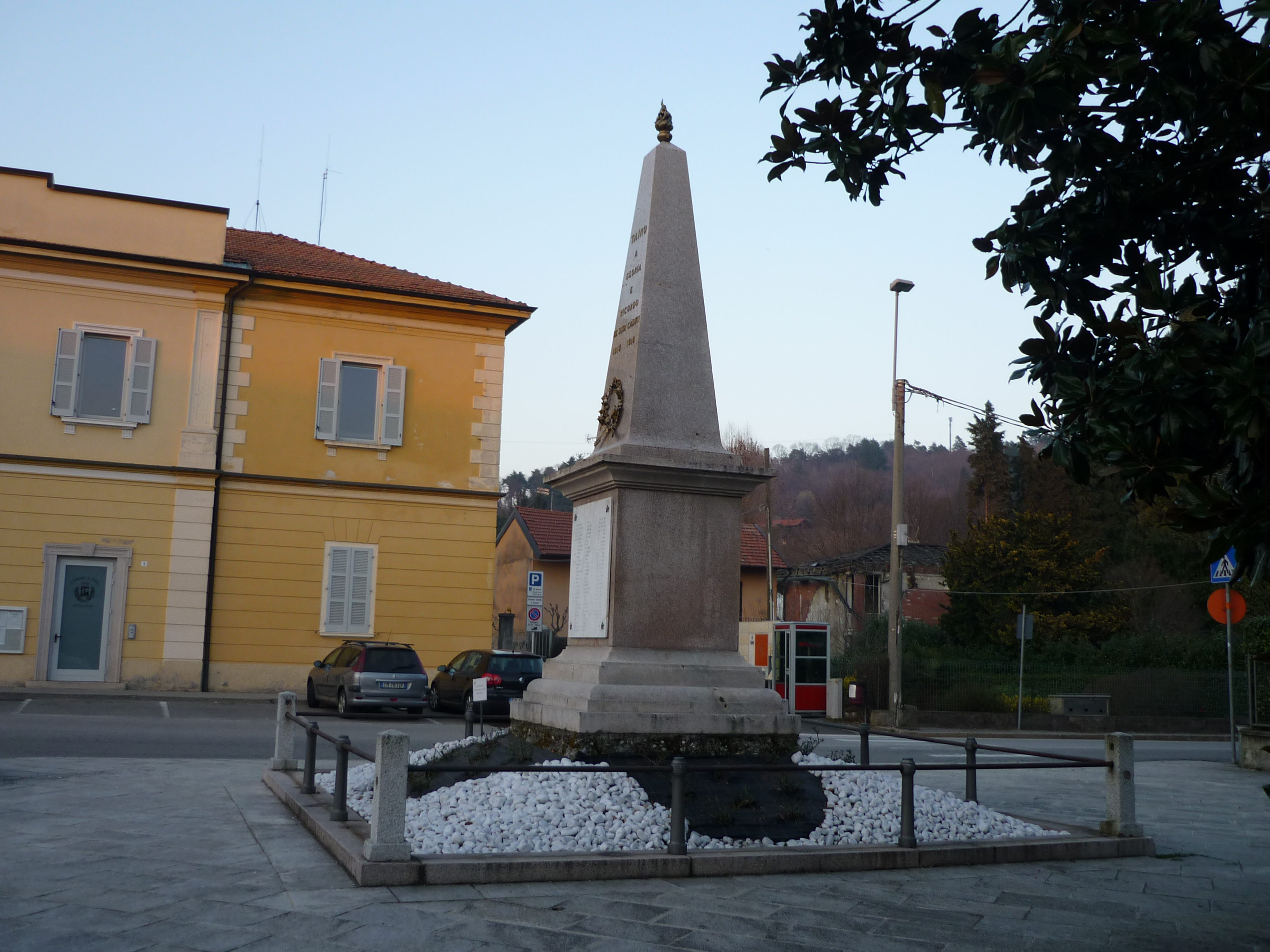 monumento ai caduti - ad obelisco, opera isolata di Cattaneo Giovanni (sec. XX)