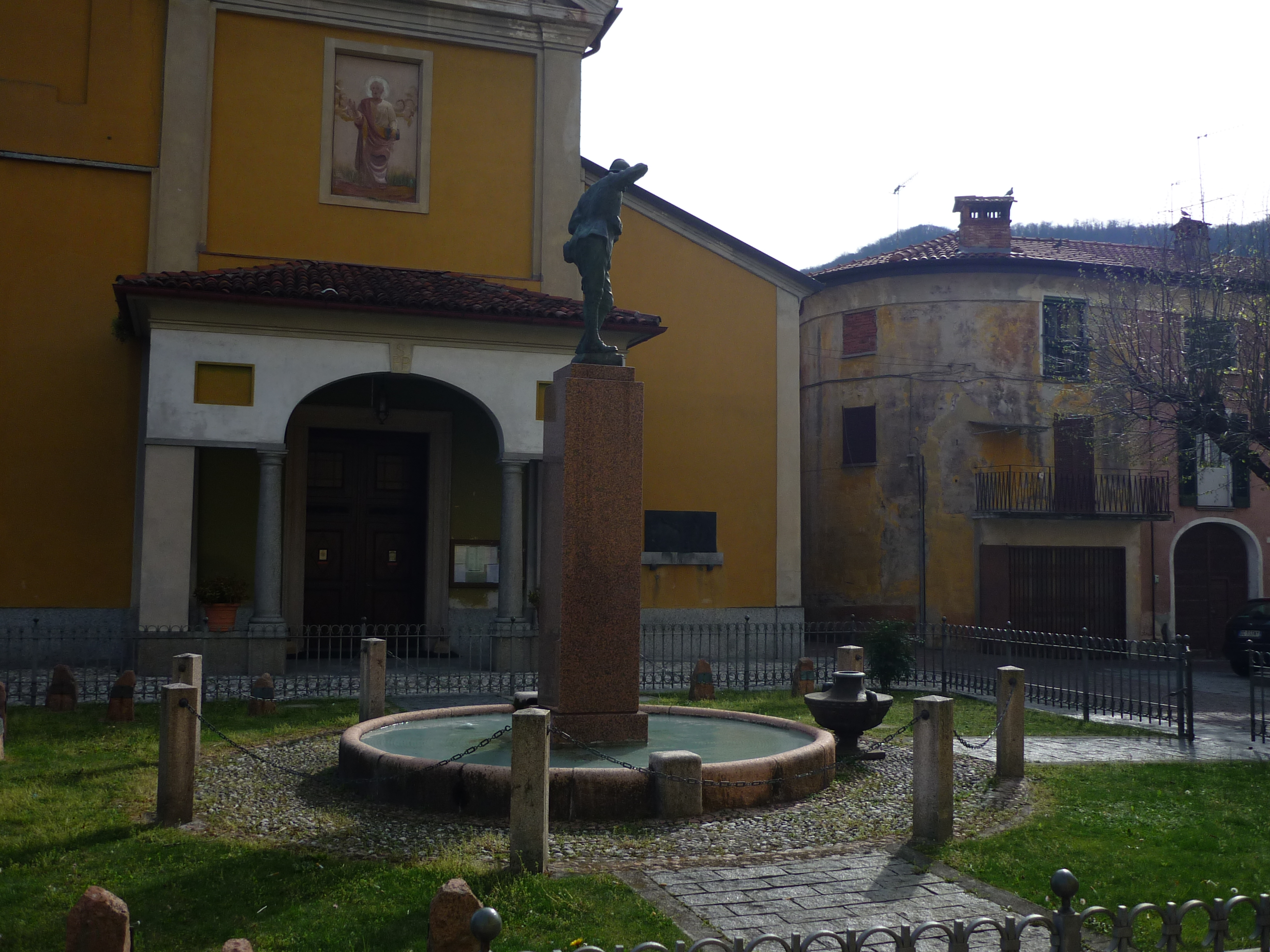 figura di soldato: fante (monumento ai caduti - a fontana, opera isolata) di Maggi (sec. XX)