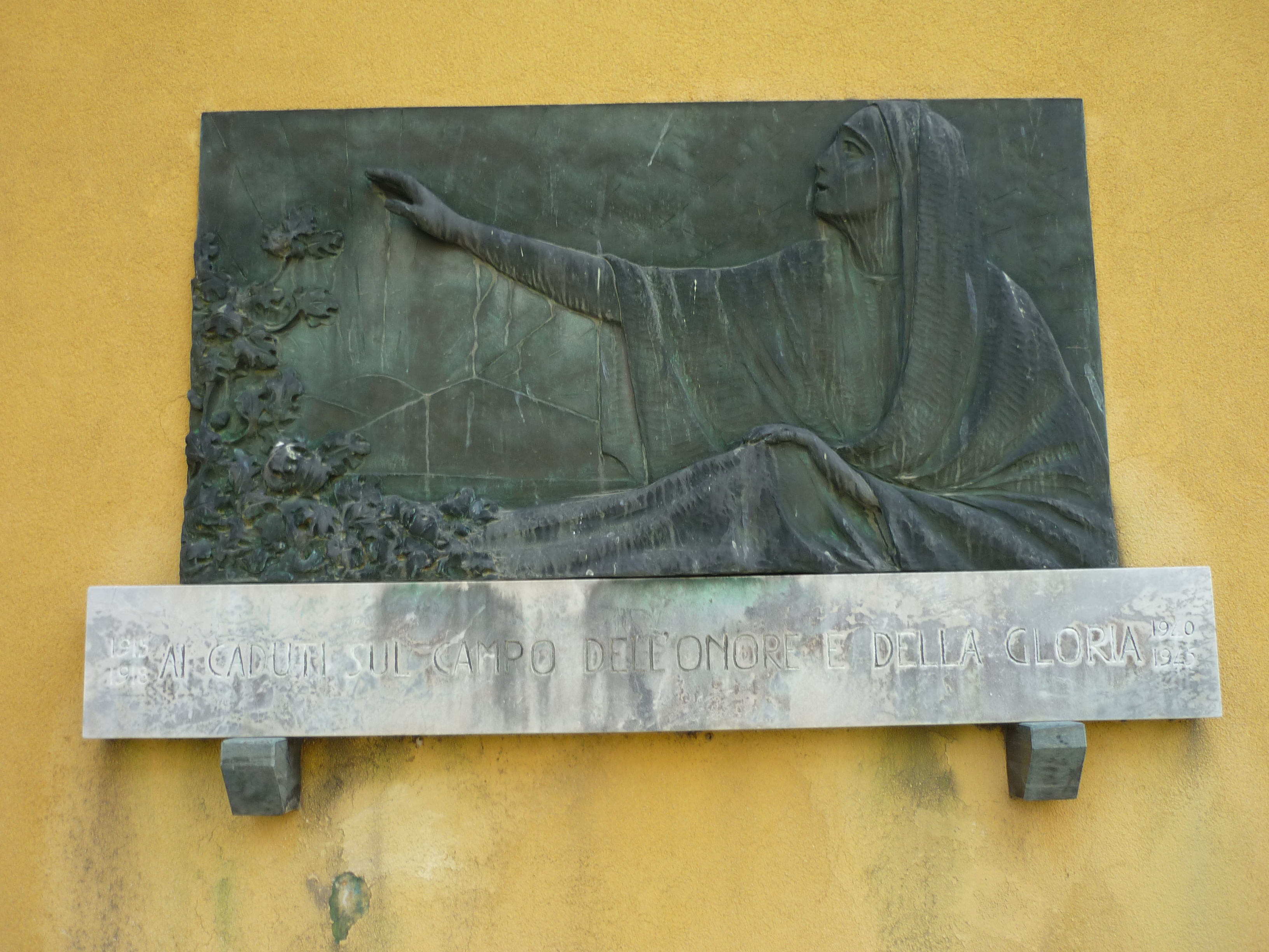 allegoria della Pace (monumento ai caduti - a lapide, opera isolata) di Banterle Ruperto (sec. XX)