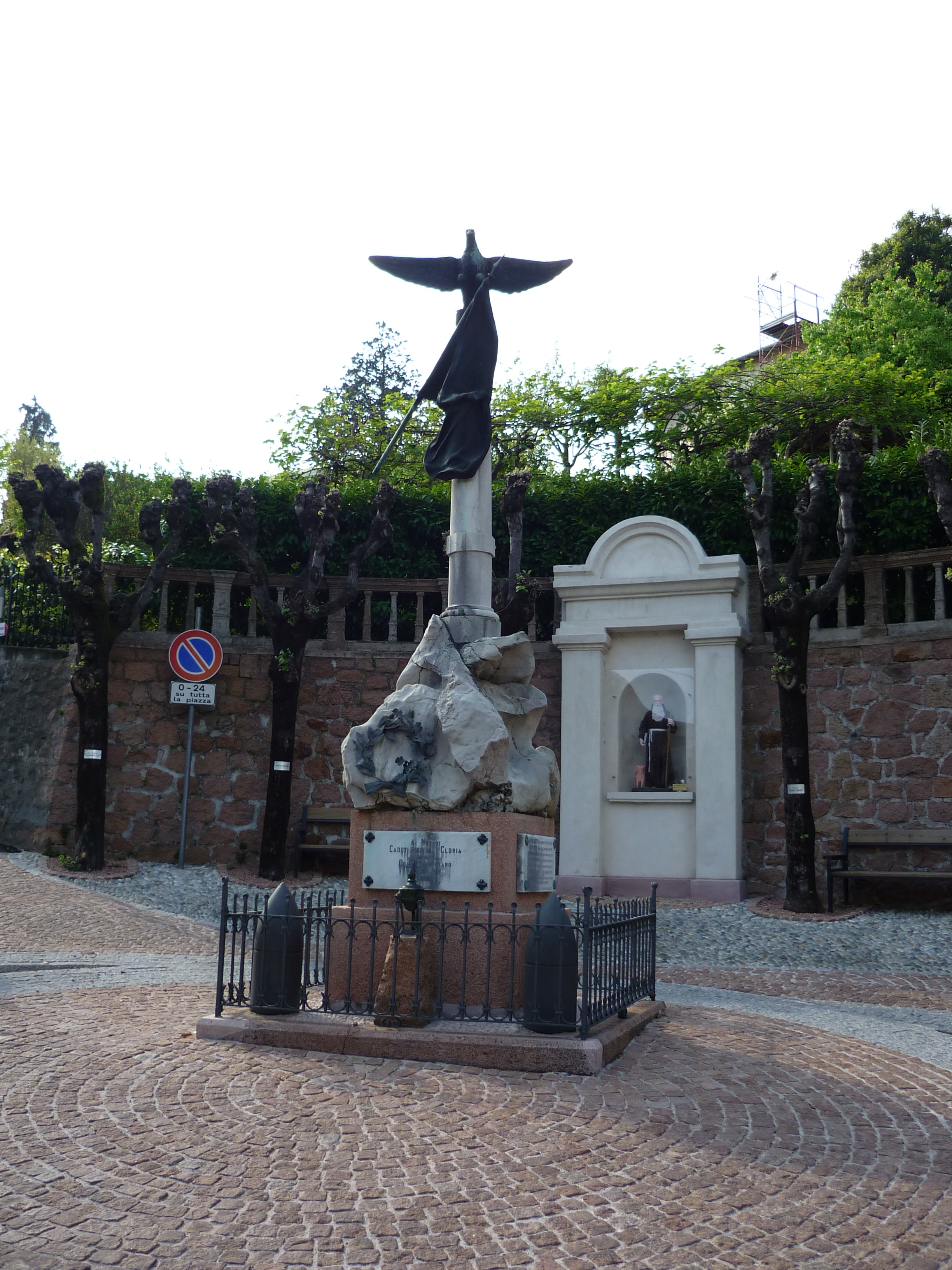 allegoria della Vittoria come aquila (monumento ai caduti - a colonna, opera isolata) - ambito italiano (sec. XX)