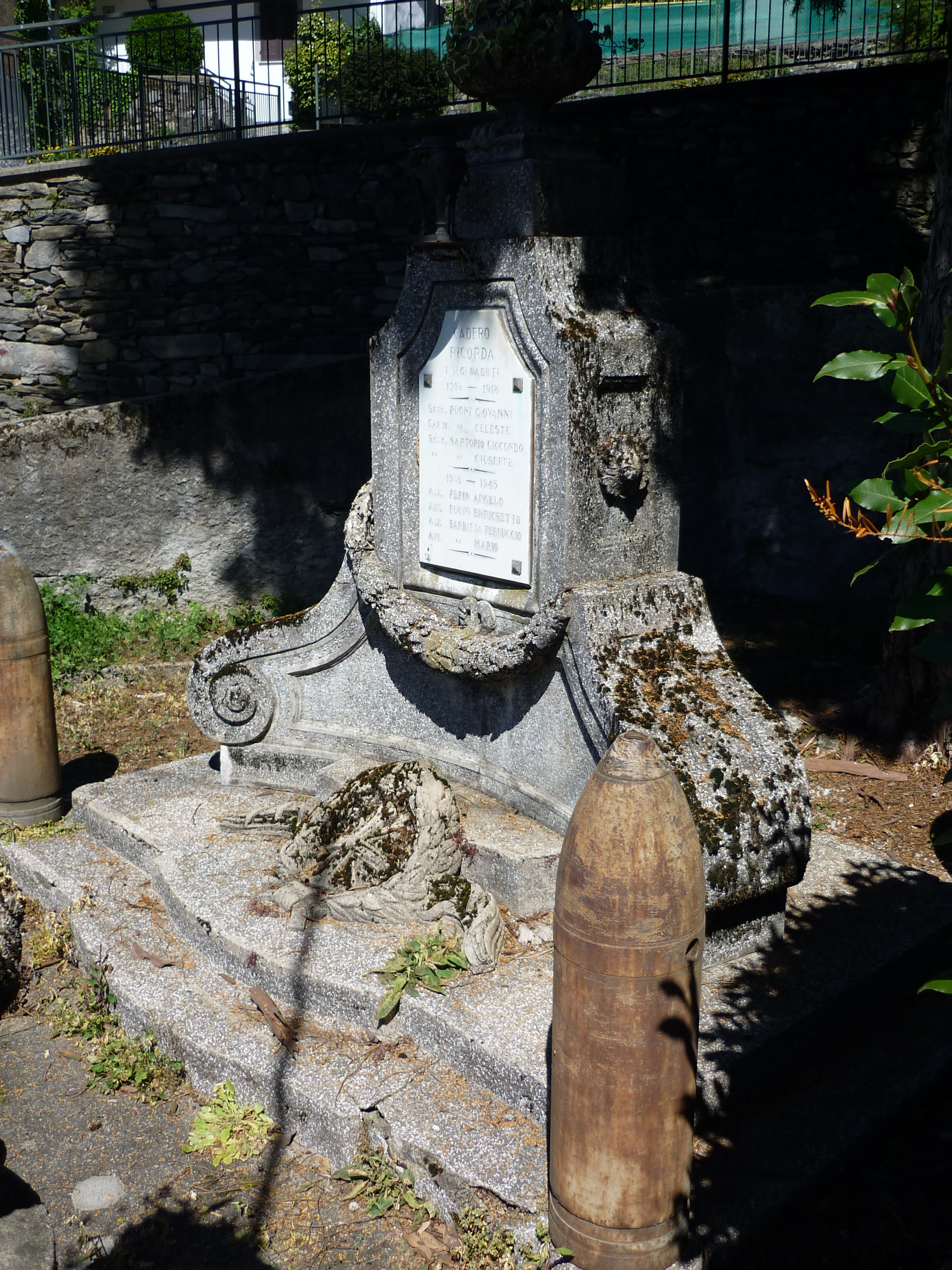 monumento ai caduti - ad emiciclo, opera isolata - ambito italiano (sec. XX)