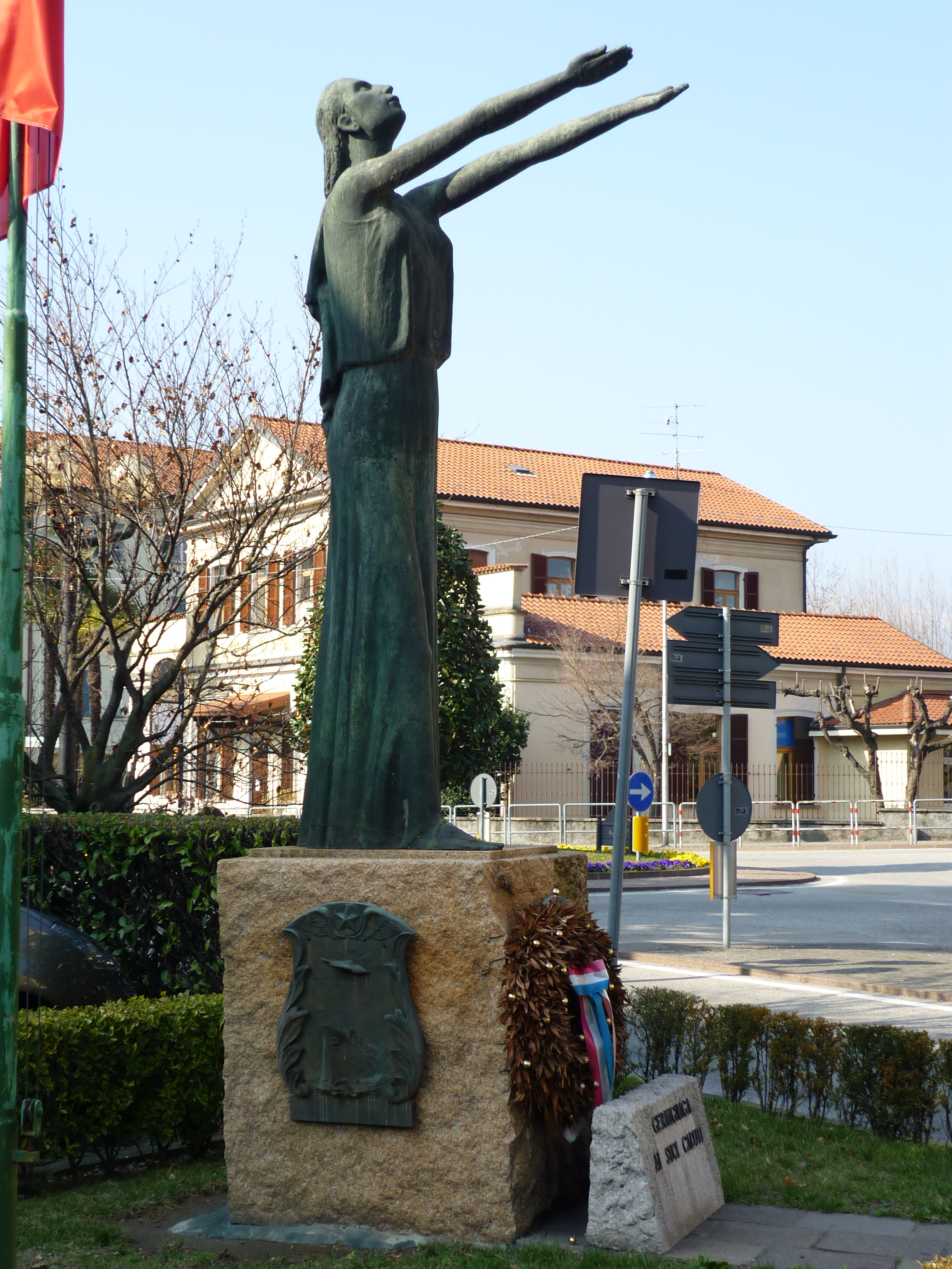 figura femminile (monumento ai caduti - a cippo, opera isolata) di Frattini Angelo (sec. XX)