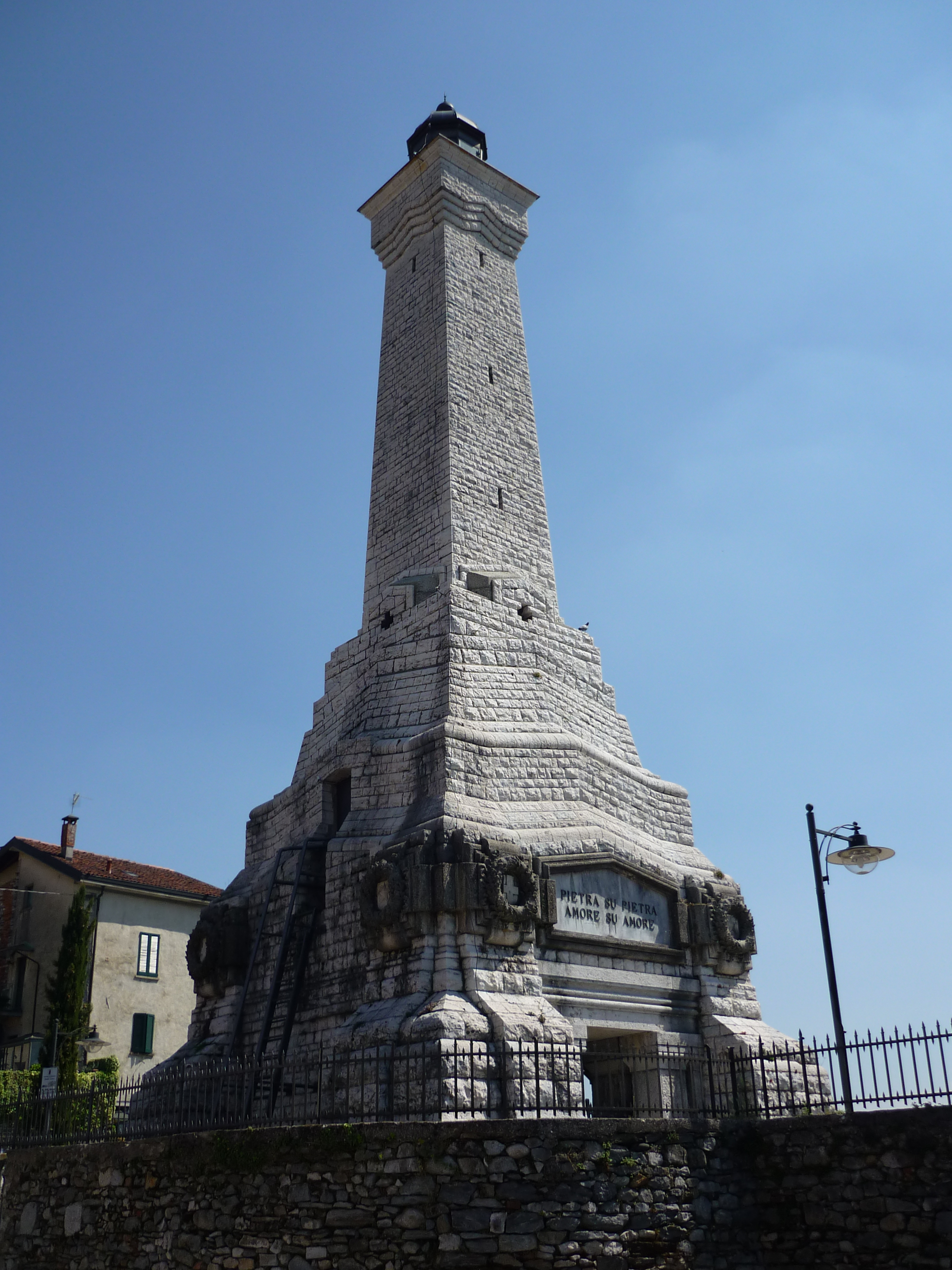 monumento ai caduti, opera isolata di Brioschi Diego, Brunella Bruno (sec. XX)