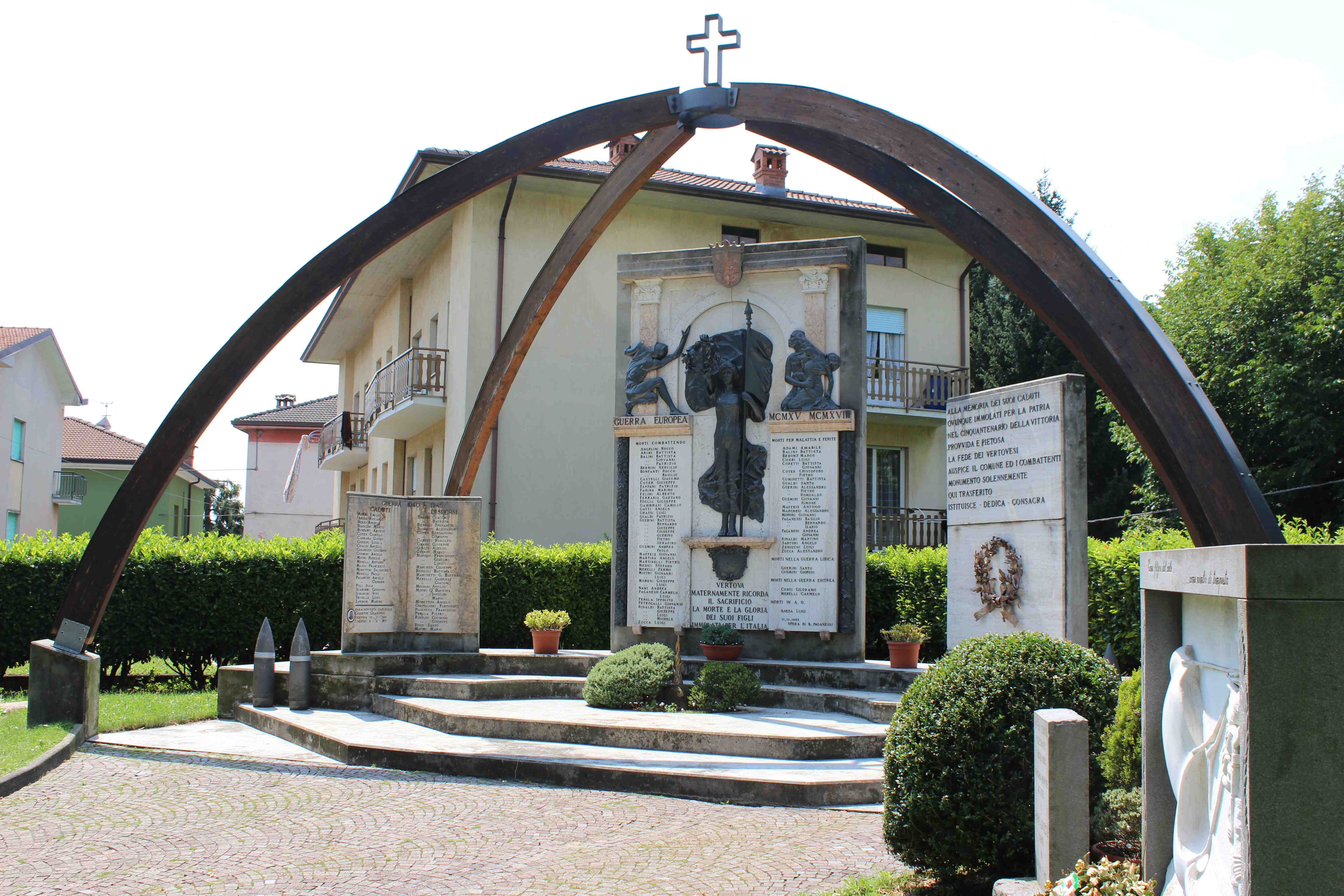 monumento ai caduti - a lapide, opera isolata di Paganessi Giovanni Battista (attribuito) (prima metà sec. XX)