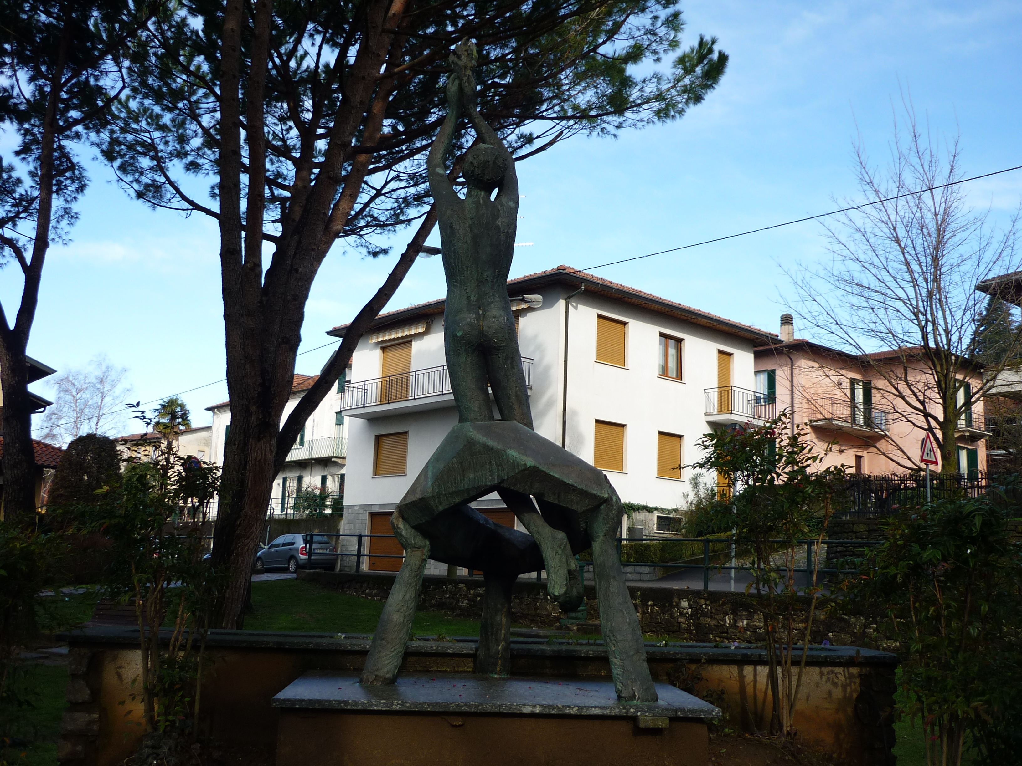 raffigurazione simbolica e allegorica (monumento ai caduti - a cippo, opera isolata) di Rebesco Giuseppe (sec. XX)