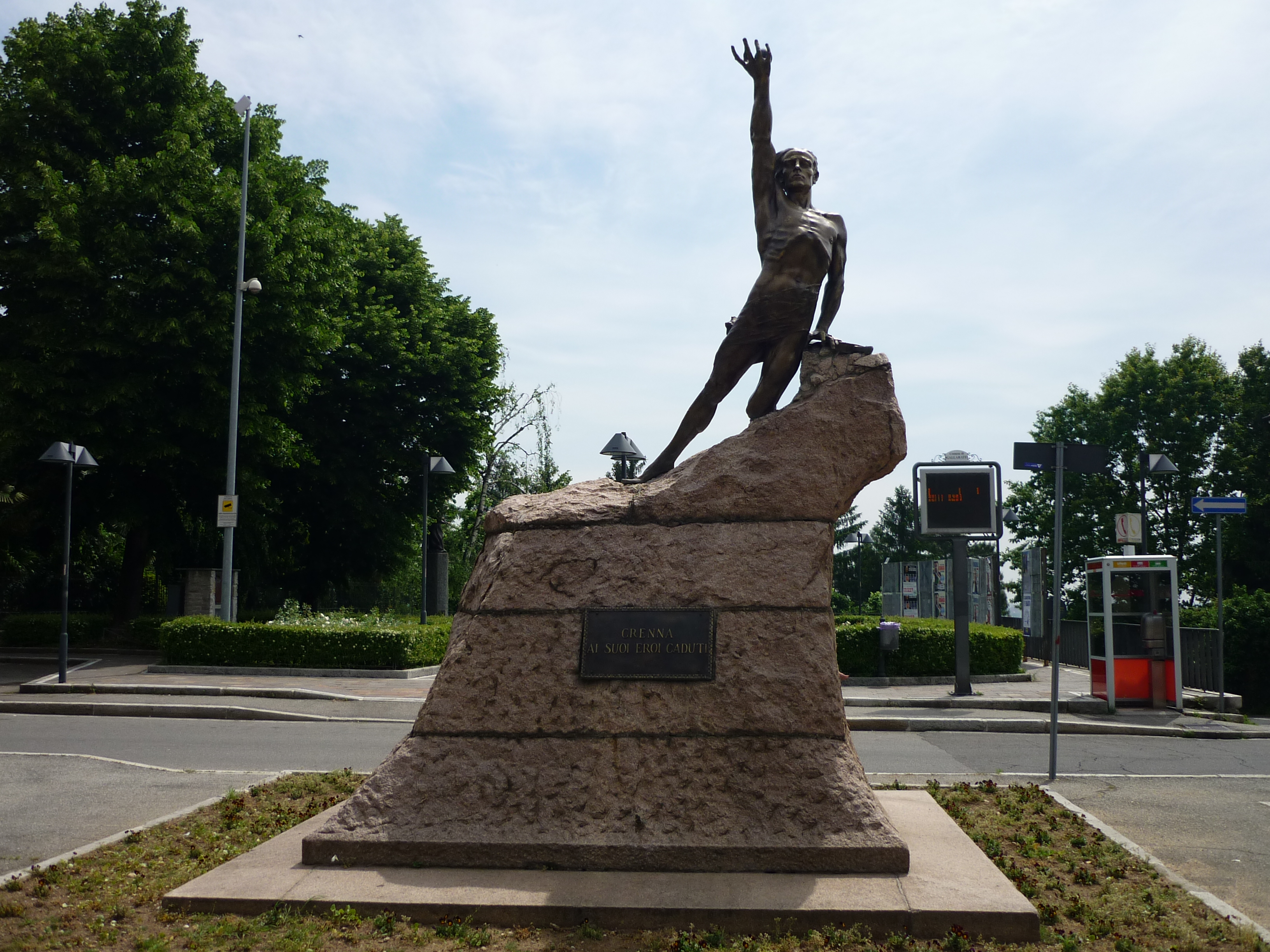 figura di soldato (monumento ai caduti - a cippo, opera isolata) di Furlan Edmondo (sec. XX)
