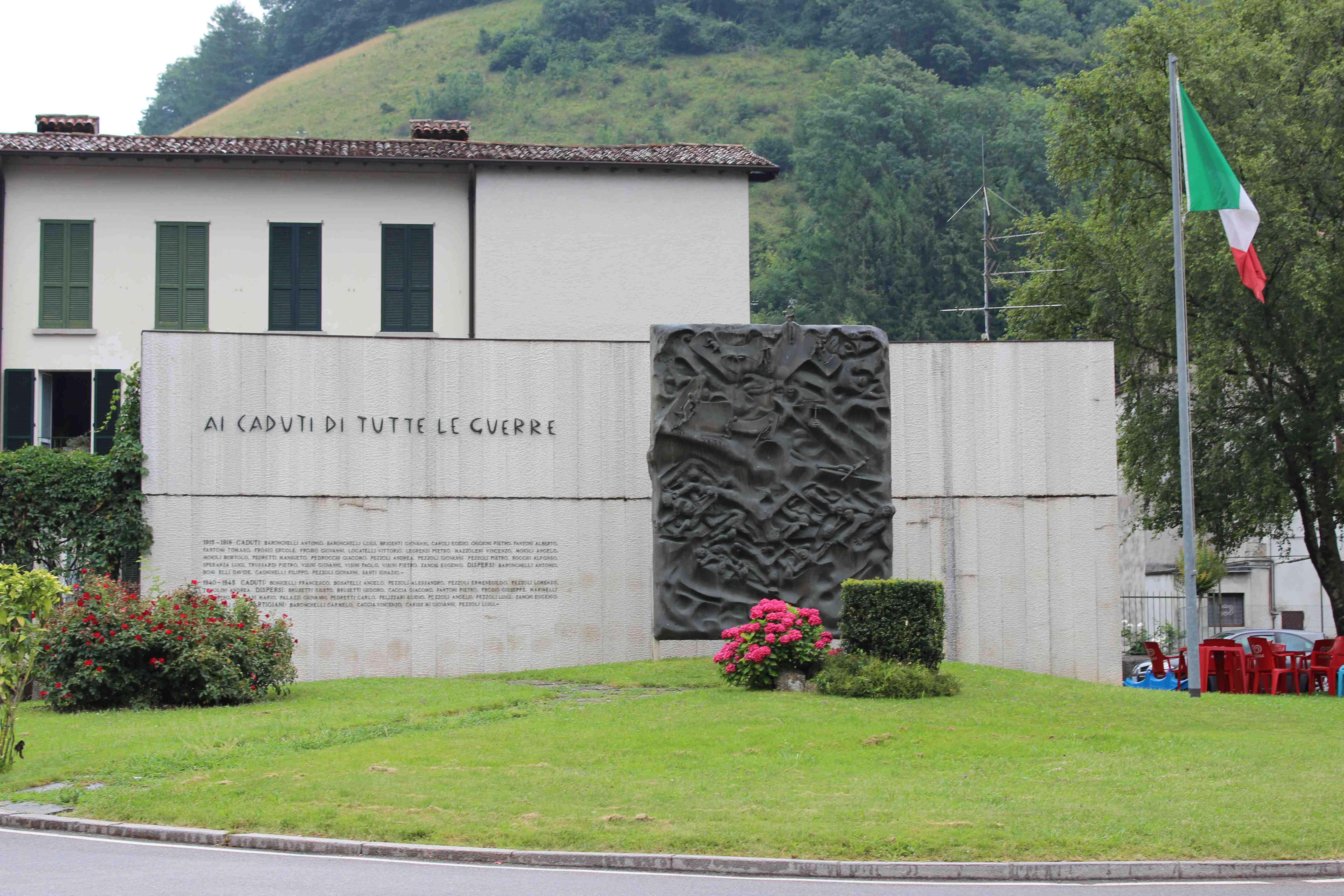 monumento ai caduti - a stele, opera isolata di Grossi Luigi (attribuito) (seconda metà sec. XX)