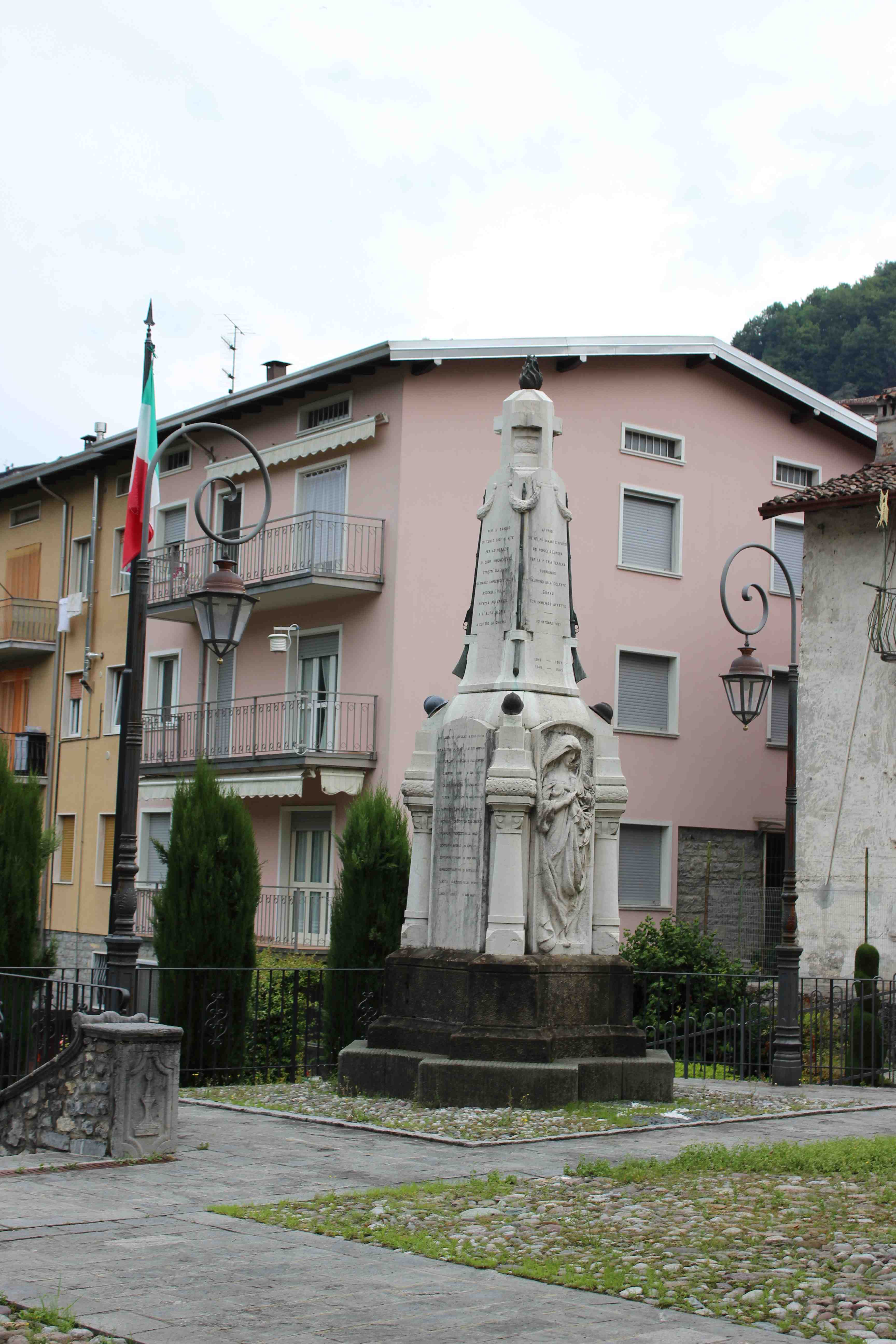 Allegoria della Vittoria o della Patria (monumento ai caduti - ad obelisco, opera isolata) di Comana Carlo (attribuito) (prima metà sec. XX)