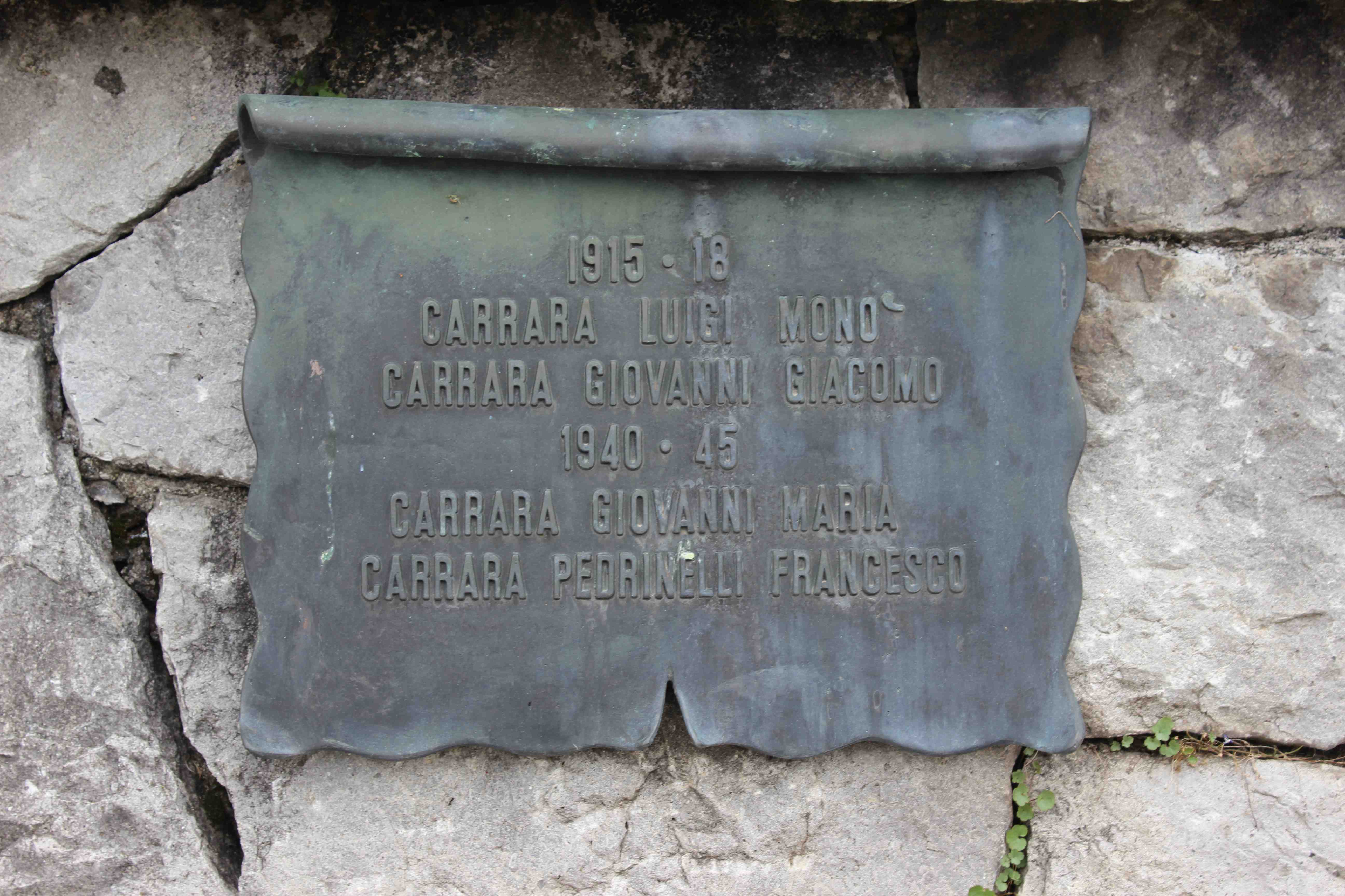 monumento ai caduti - a montagna figurata, opera isolata - ambito Italia settentrionale (seconda metà sec. XX)
