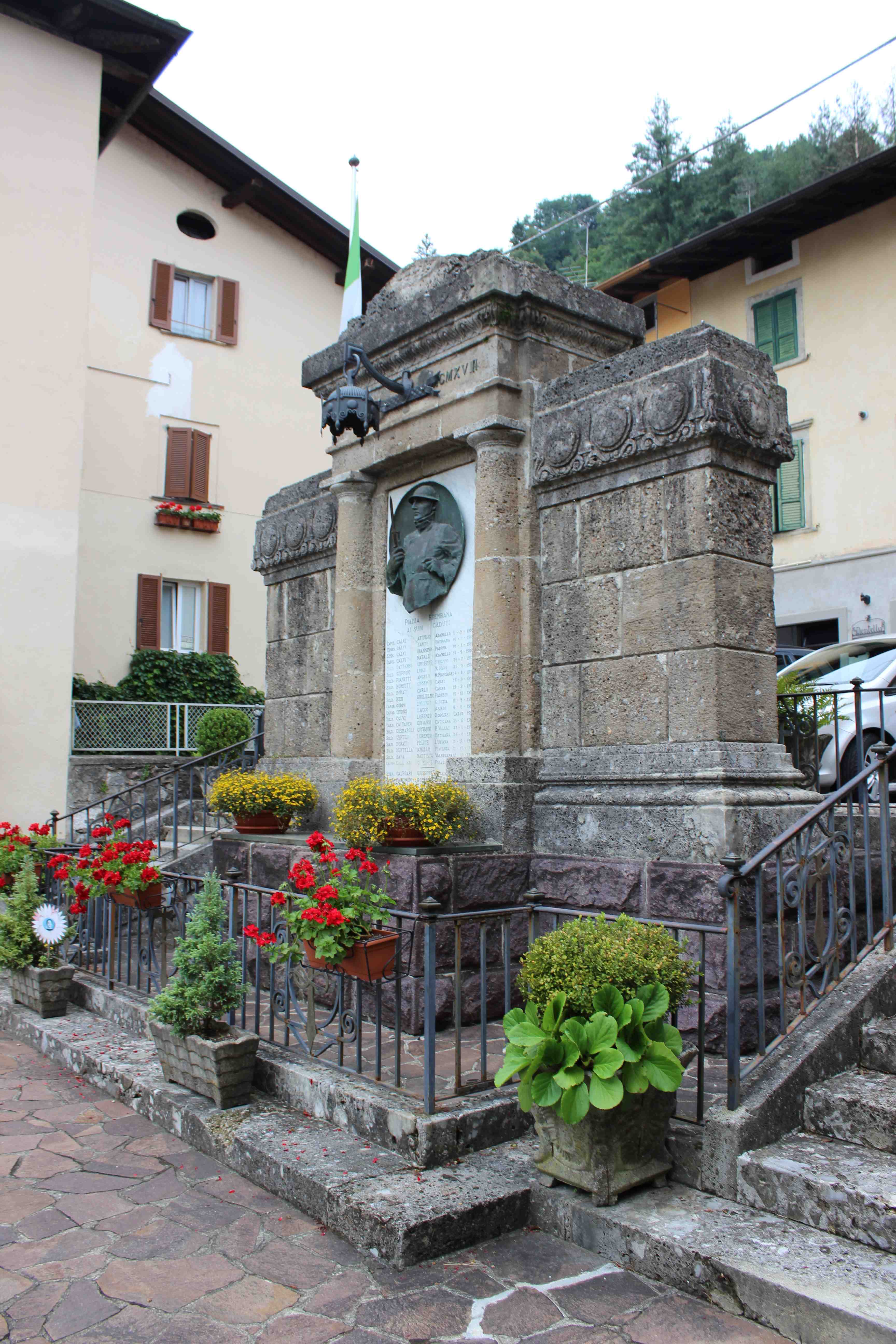 monumento ai caduti - a lapide, opera isolata di Siccardi Giuseppe (attribuito) (prima metà sec. XX)