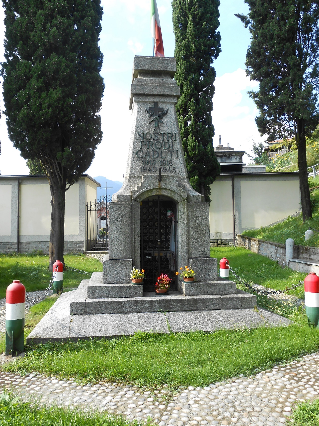 monumento ai caduti - ad obelisco, opera isolata - ambito italiano (sec. XX)