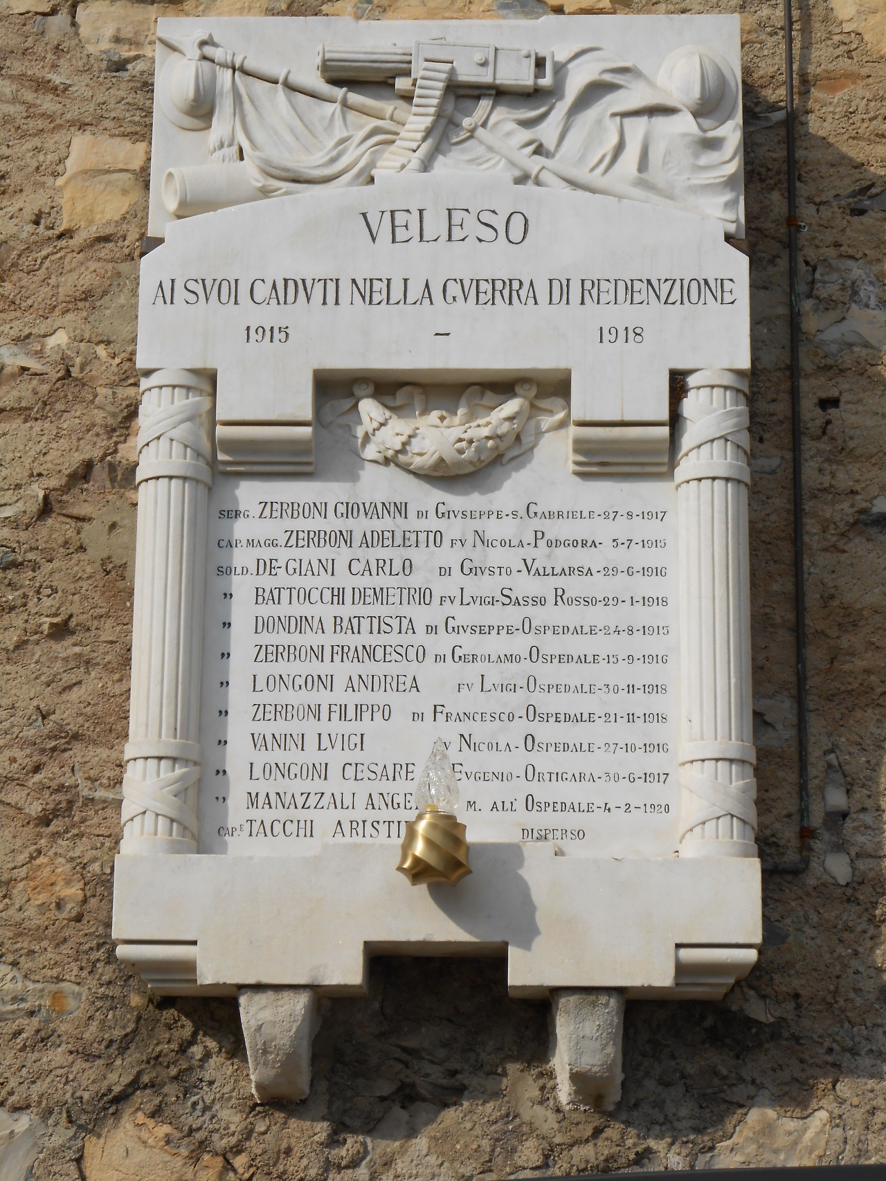 Tropaion di armi (monumento ai caduti - a lapide, opera isolata) - ambito italiano (sec. XX)