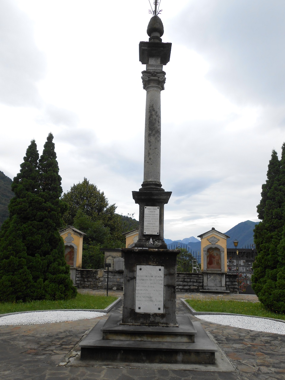 croce (monumento ai caduti - a colonna, opera isolata) - ambito italiano (sec. XX, sec. XVII)