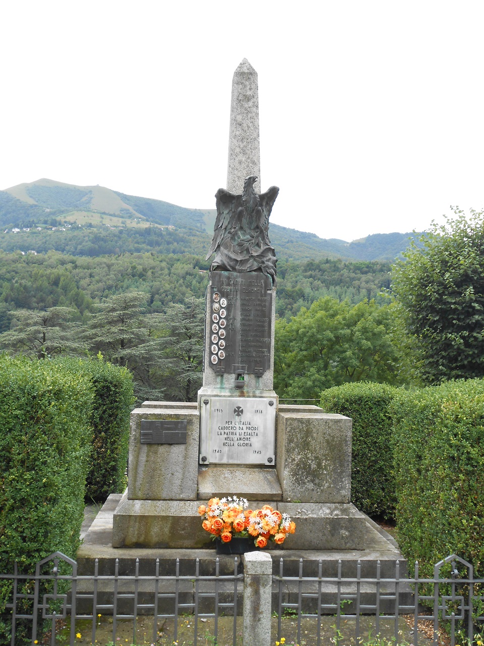 allegoria della Vittoria come aquila (monumento ai caduti - ad obelisco, opera isolata) - ambito italiano (sec. XX)