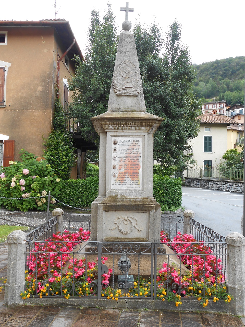 allegoria del sacrificio per la Patria (monumento ai caduti - ad obelisco, opera isolata) - ambito italiano (sec. XX)