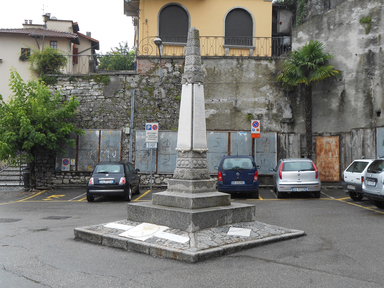 monumento ai caduti - ad obelisco, opera isolata - ambito italiano (sec. XX, sec. XX)