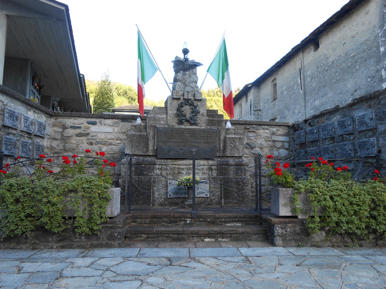 allegoria della Vittoria come aquila (monumento ai caduti - a cippo, opera isolata) - ambito italiano (sec. XX)