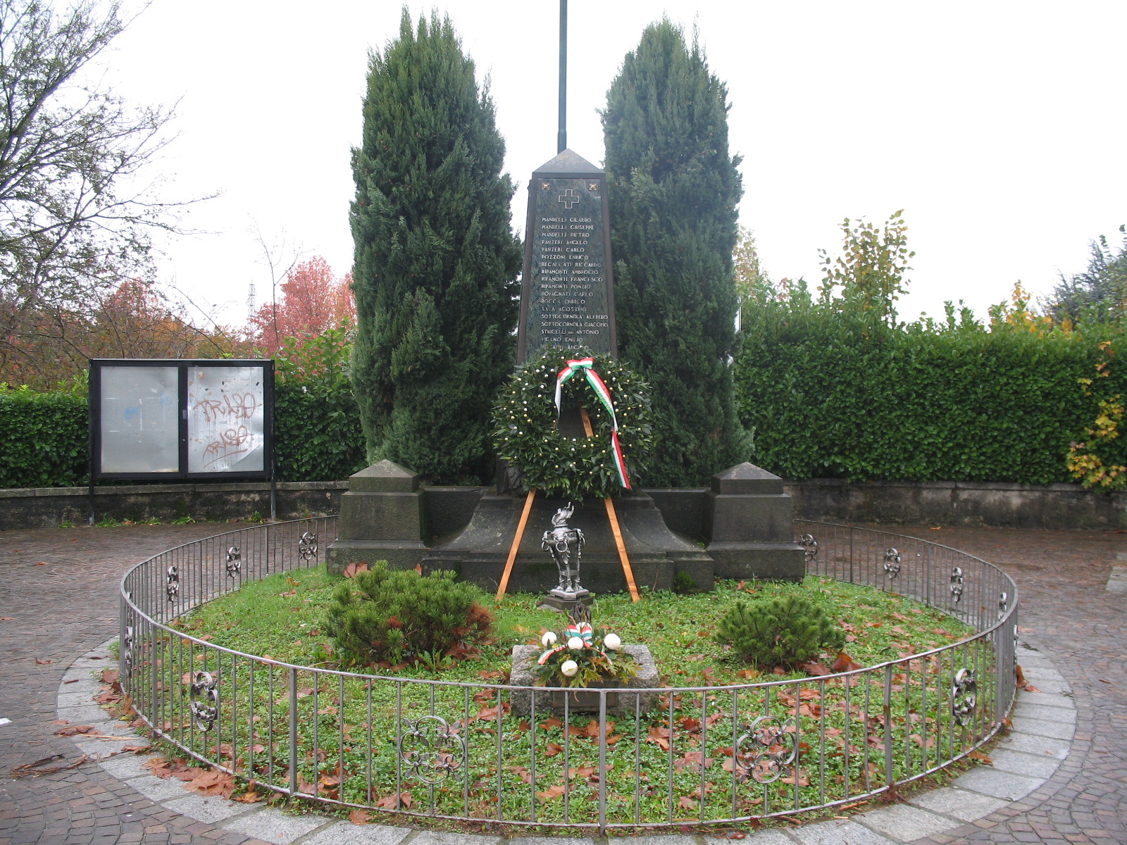 monumento ai caduti - ad obelisco - ambito italiano (XX secolo)