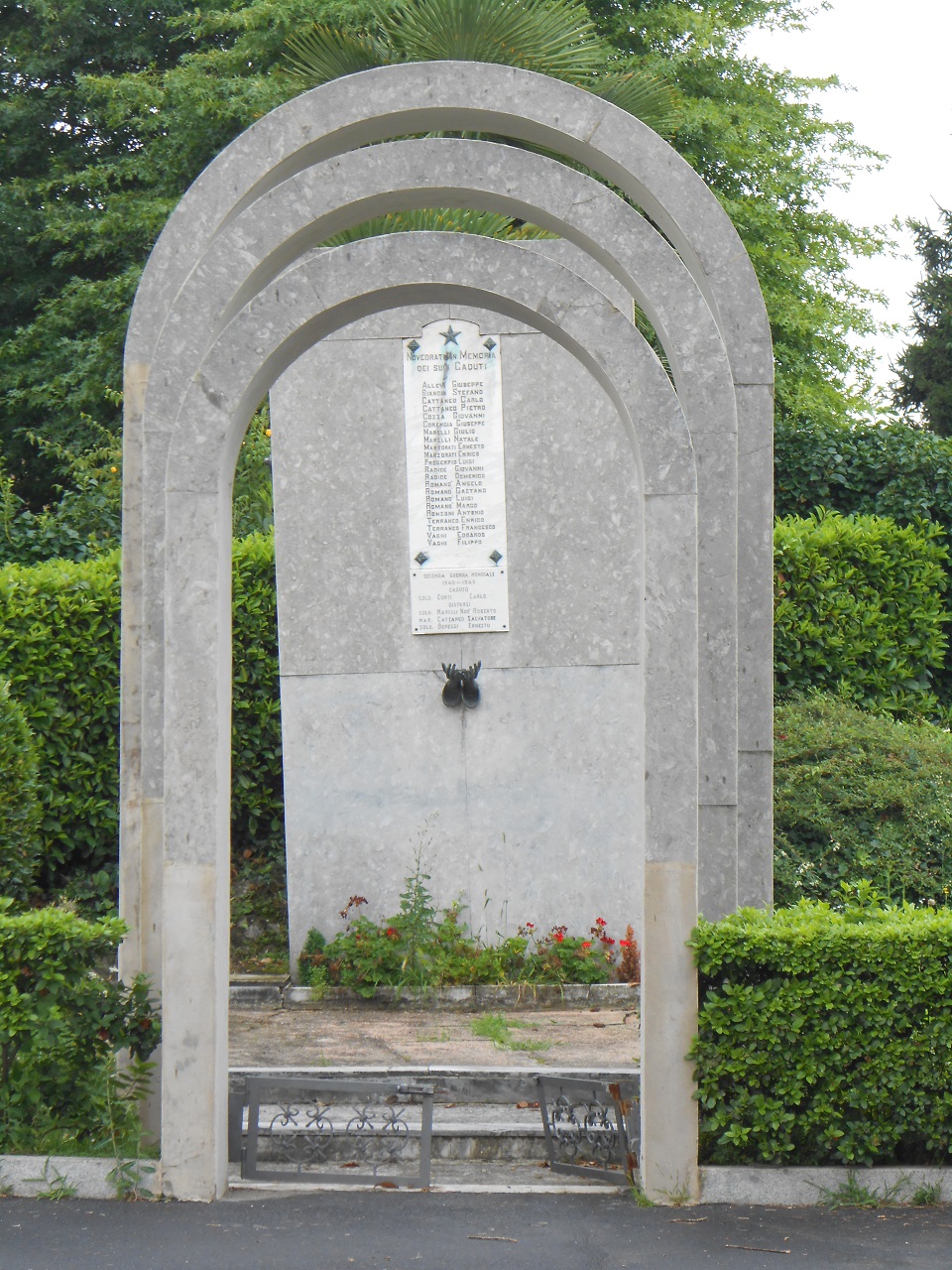 monumento ai caduti - a stele, opera isolata - ambito italiano (sec. XX, sec. XX)