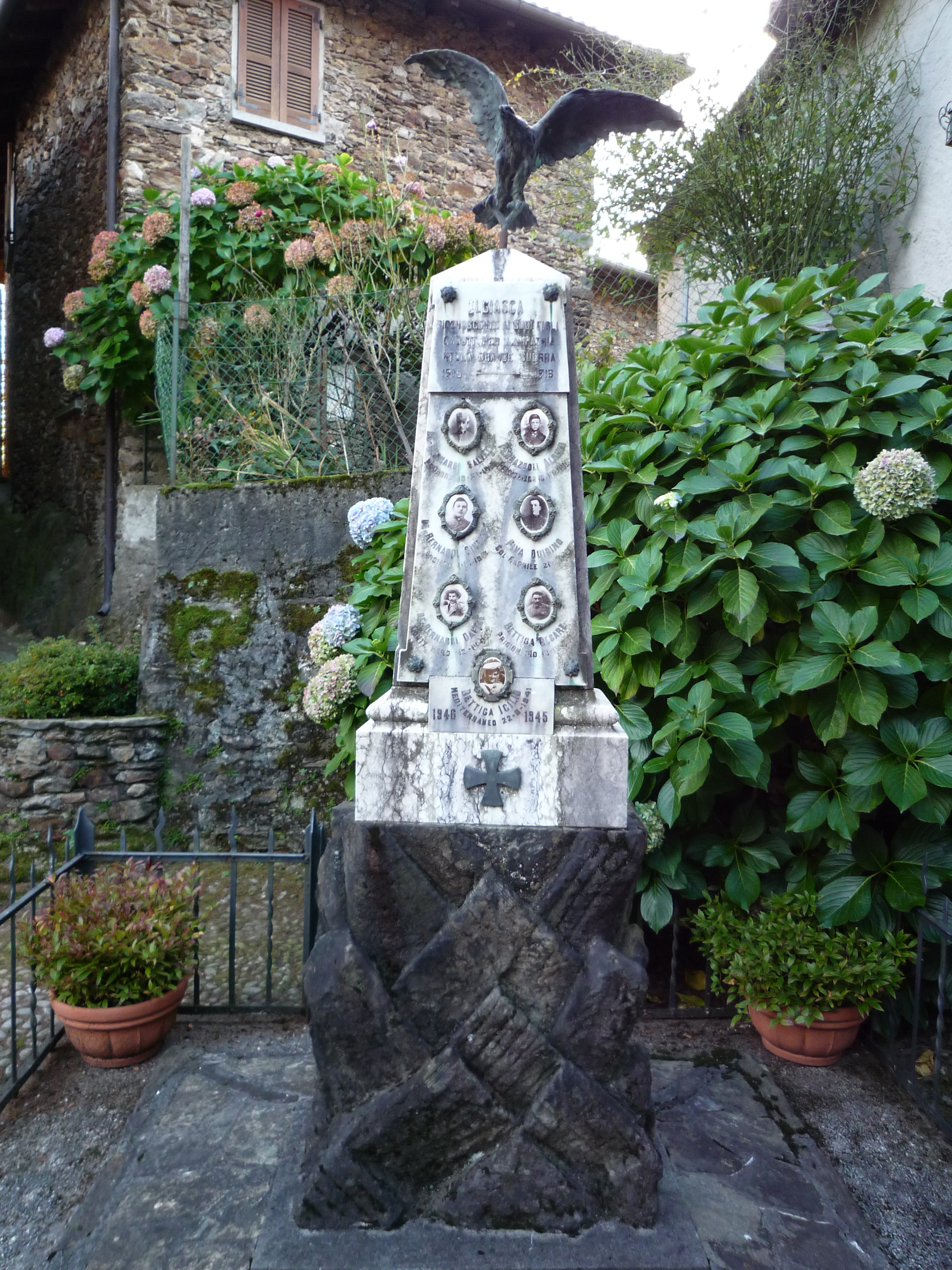Allegoria della vittoria (monumento ai caduti - ad obelisco) - ambito italiano (XX secolo)