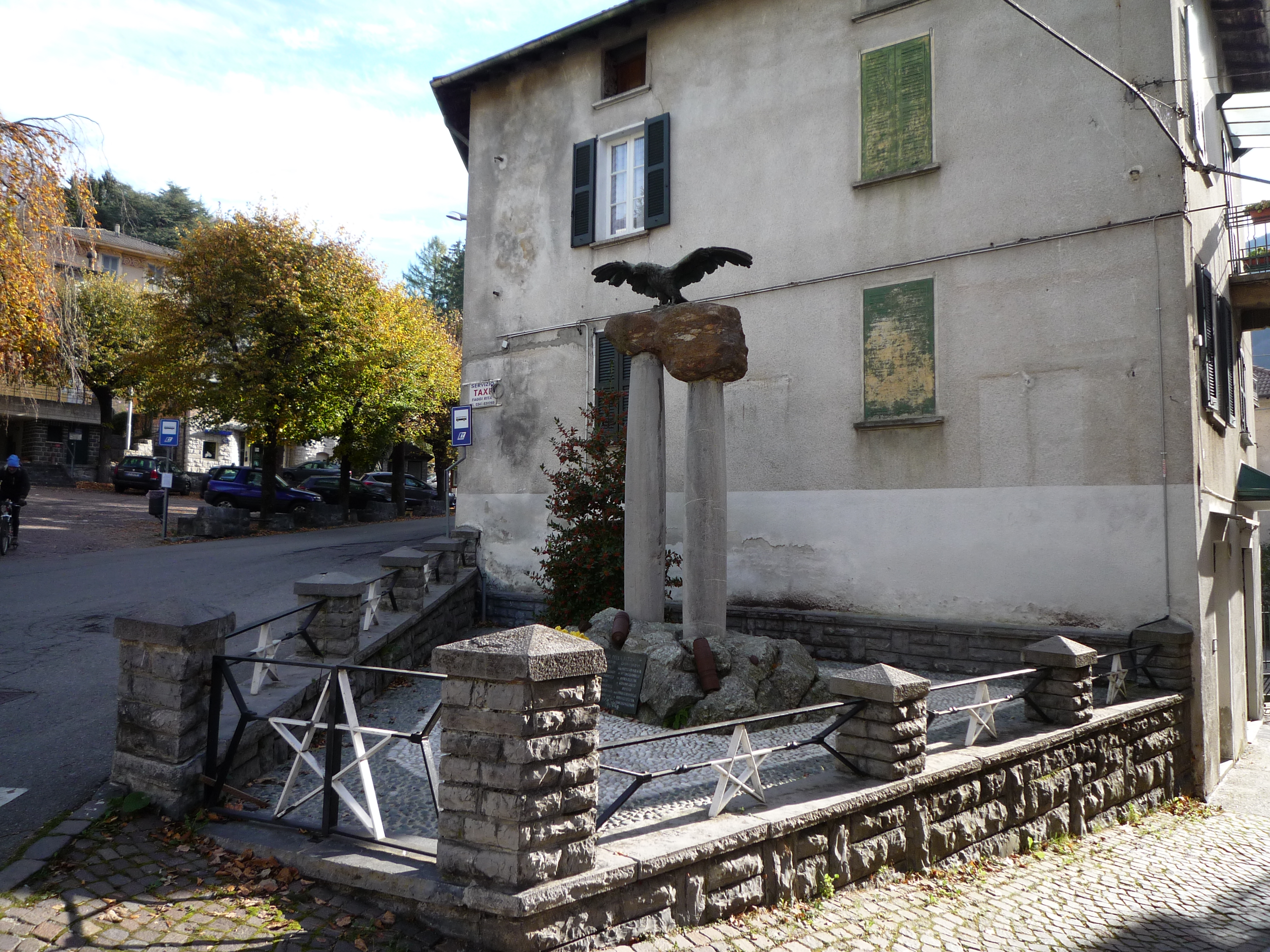 Allegoria della vittoria come aquila (monumento ai caduti - a colonna) - ambito italiano (XX secolo)