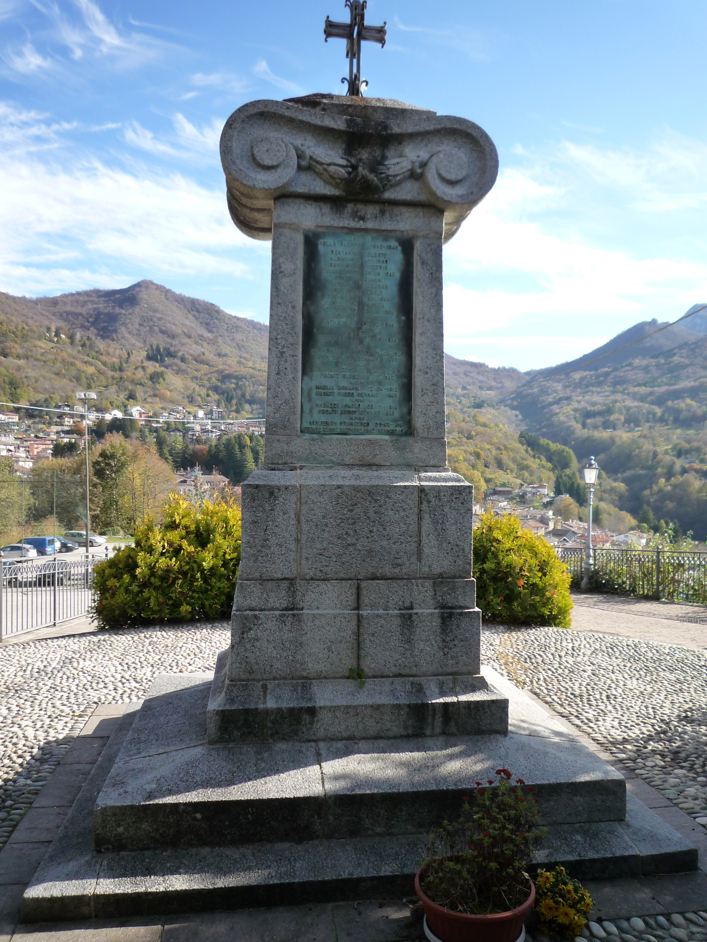 monumento ai caduti - a basamento - ambito italiano (XX secolo)