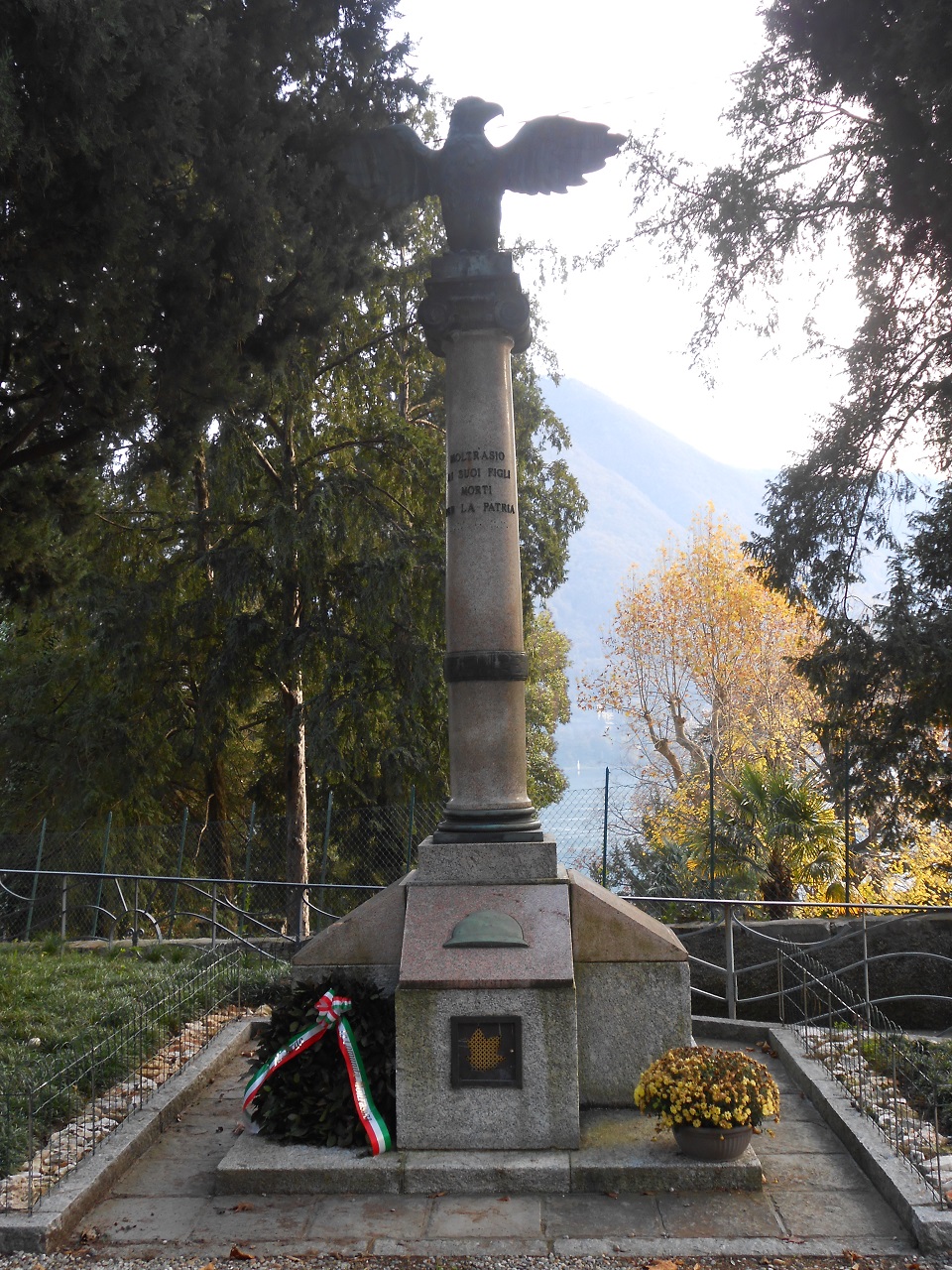 allegoria della Vittoria come aquila (monumento ai caduti - a colonna, opera isolata) - ambito italiano (sec. XX, sec. XX)