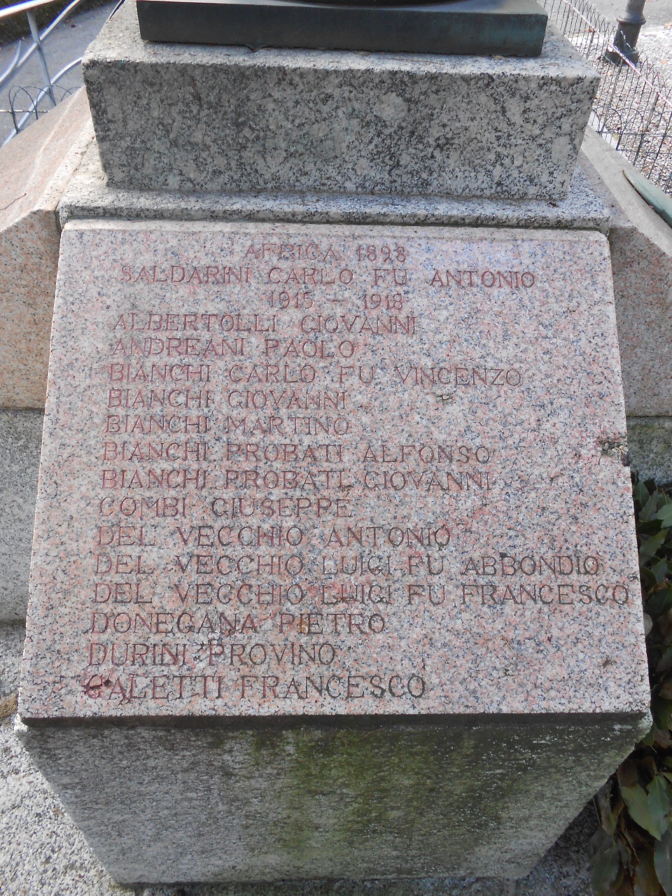 allegoria della Vittoria come aquila (monumento ai caduti - a colonna, opera isolata) - ambito italiano (sec. XX, sec. XX)