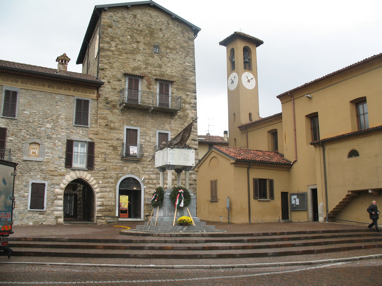 monumento ai caduti - ad ara - ambito italiano (XX secolo)