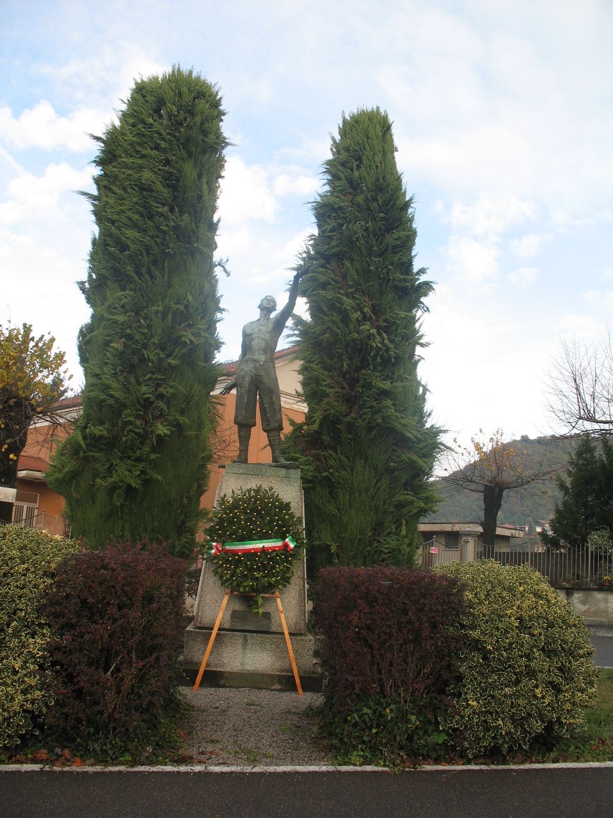 Figura del soldato (monumento ai caduti - a cippo) - ambito italiano (XX secolo, XX secolo)